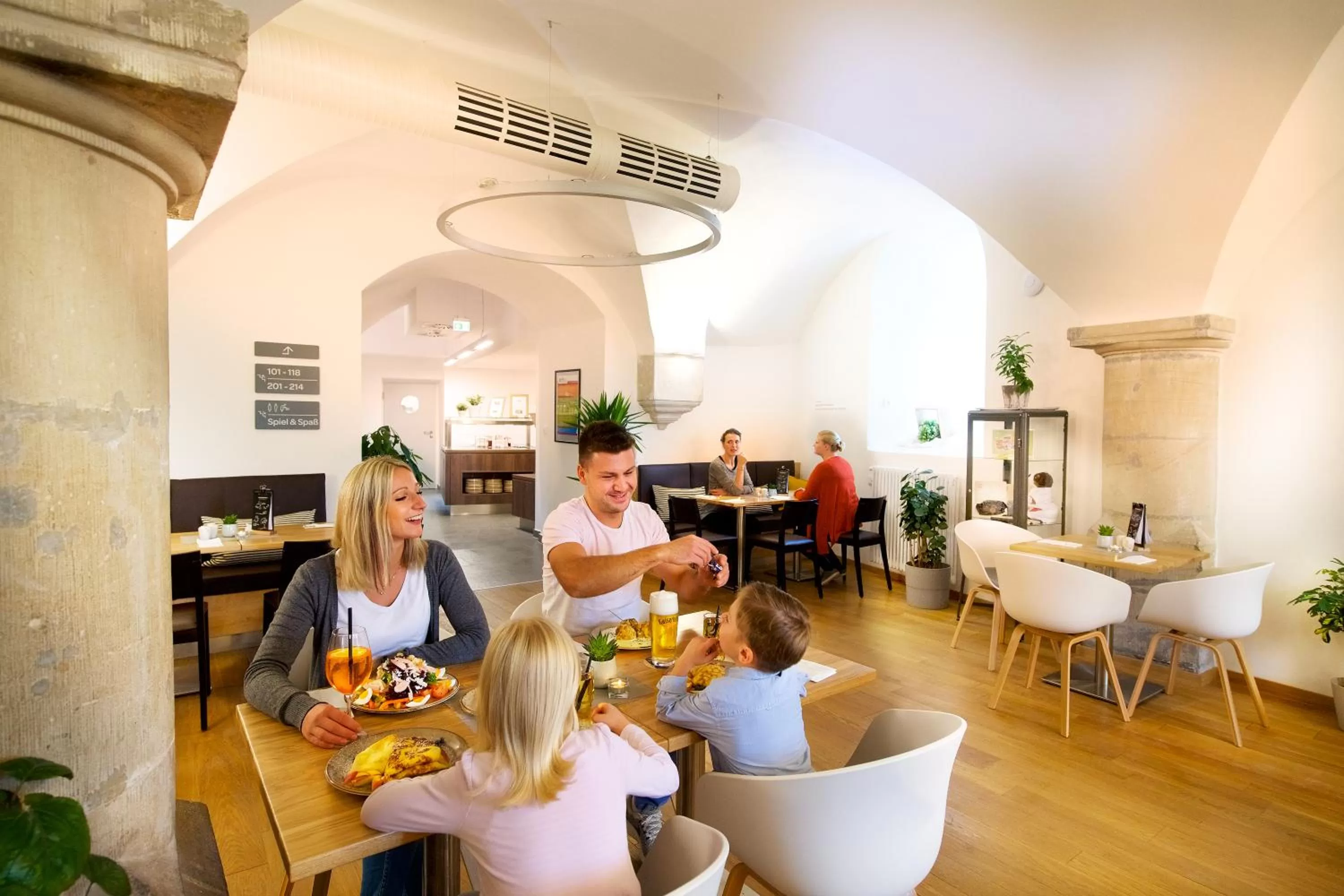 Restaurant/places to eat in JUFA Hotel Kronach – Festung Rosenberg