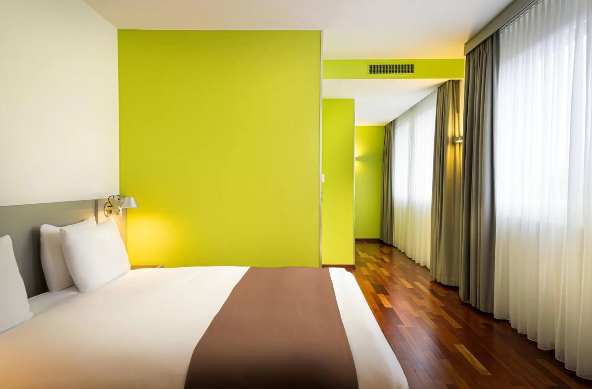 Photo of the whole room, Bed in Holiday Inn Zürich Messe by IHG