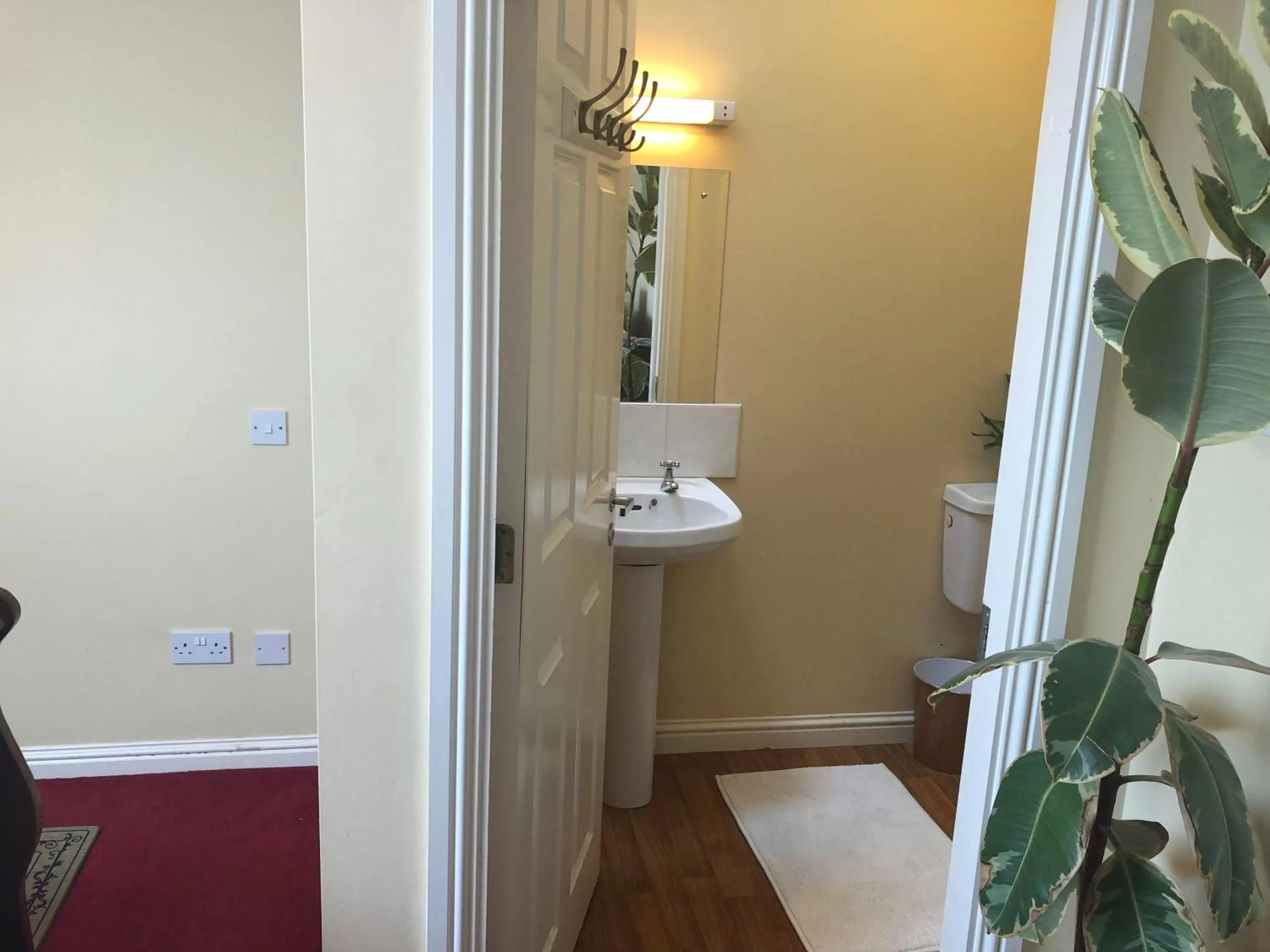 Bathroom in Railway Avenue Rooms