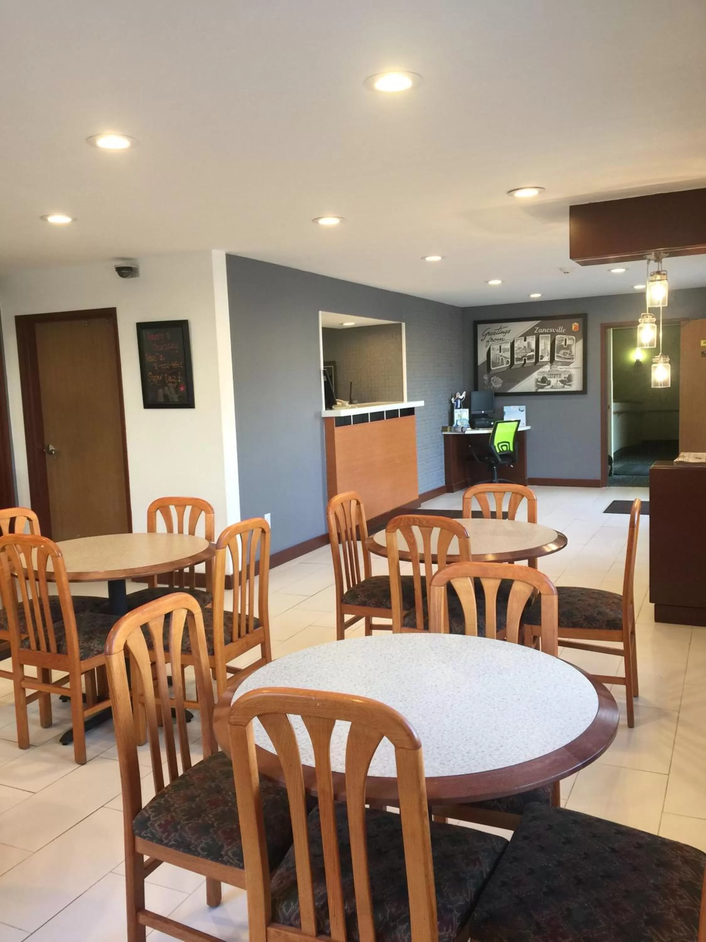 Property building in Super 8 by Wyndham Zanesville