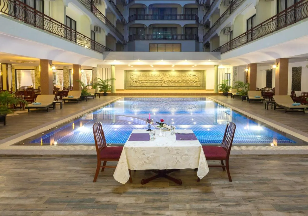 Pool view in Smiling Hotel