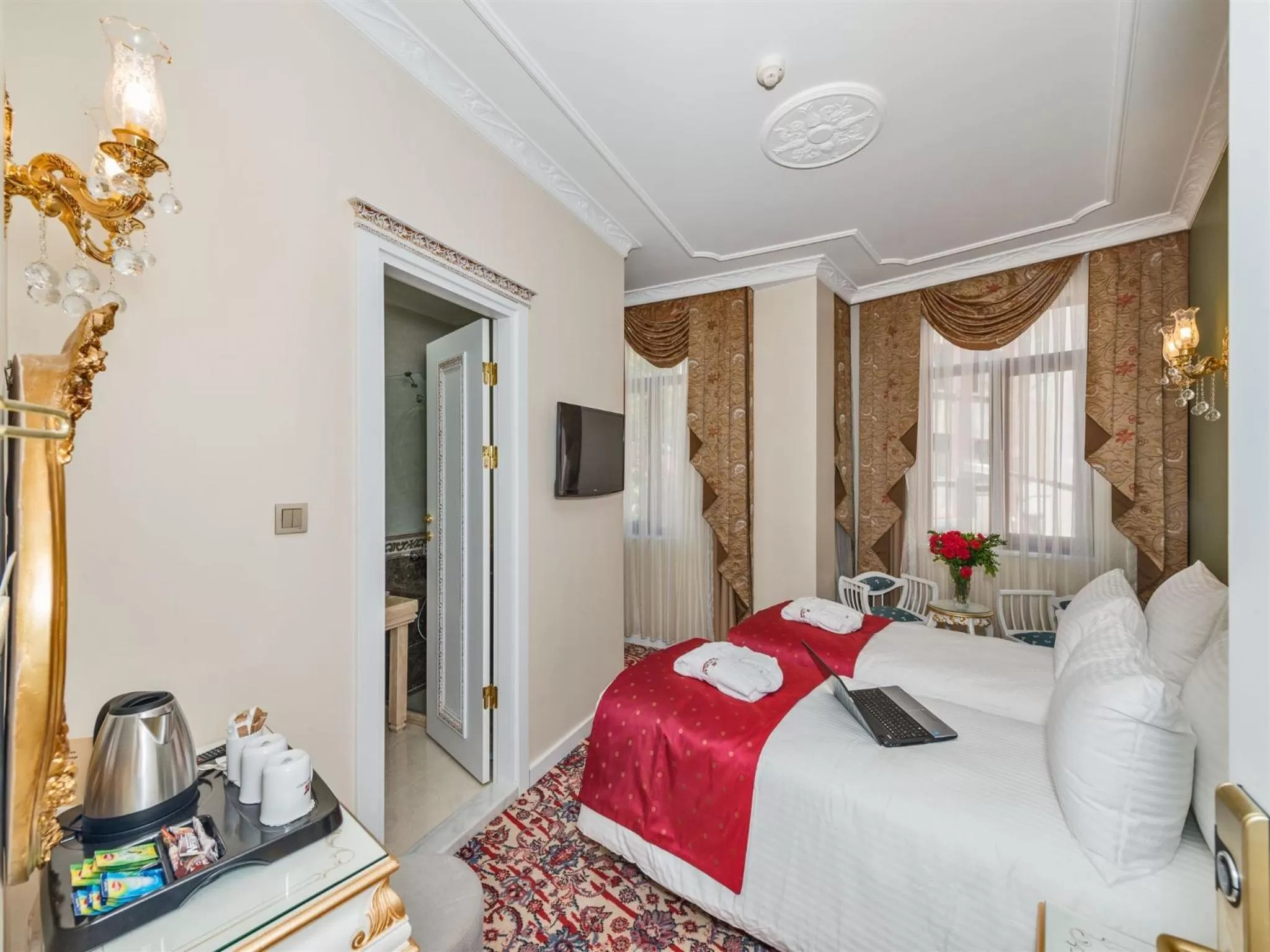 Photo of the whole room, Bed in Galatower Hotel