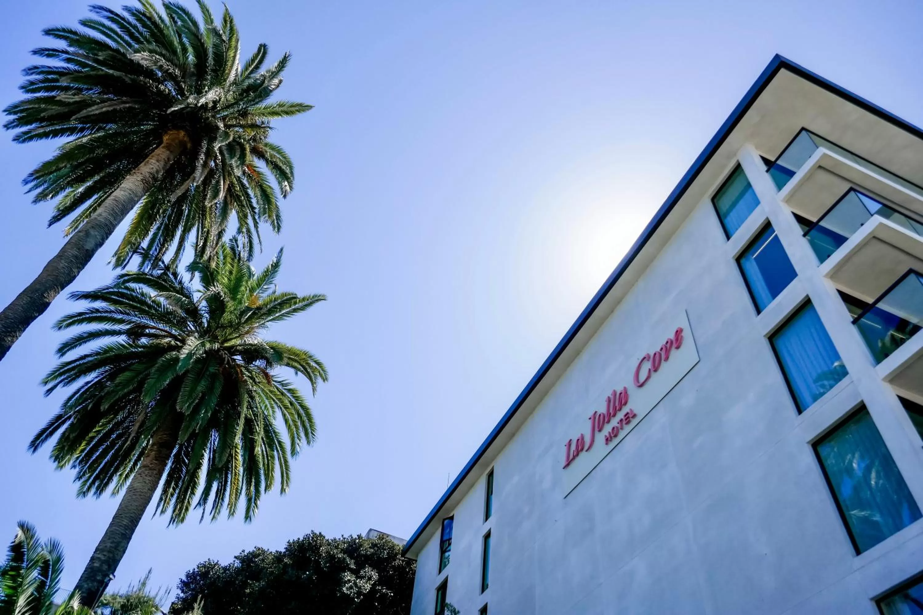 Property building in La Jolla Cove Suites