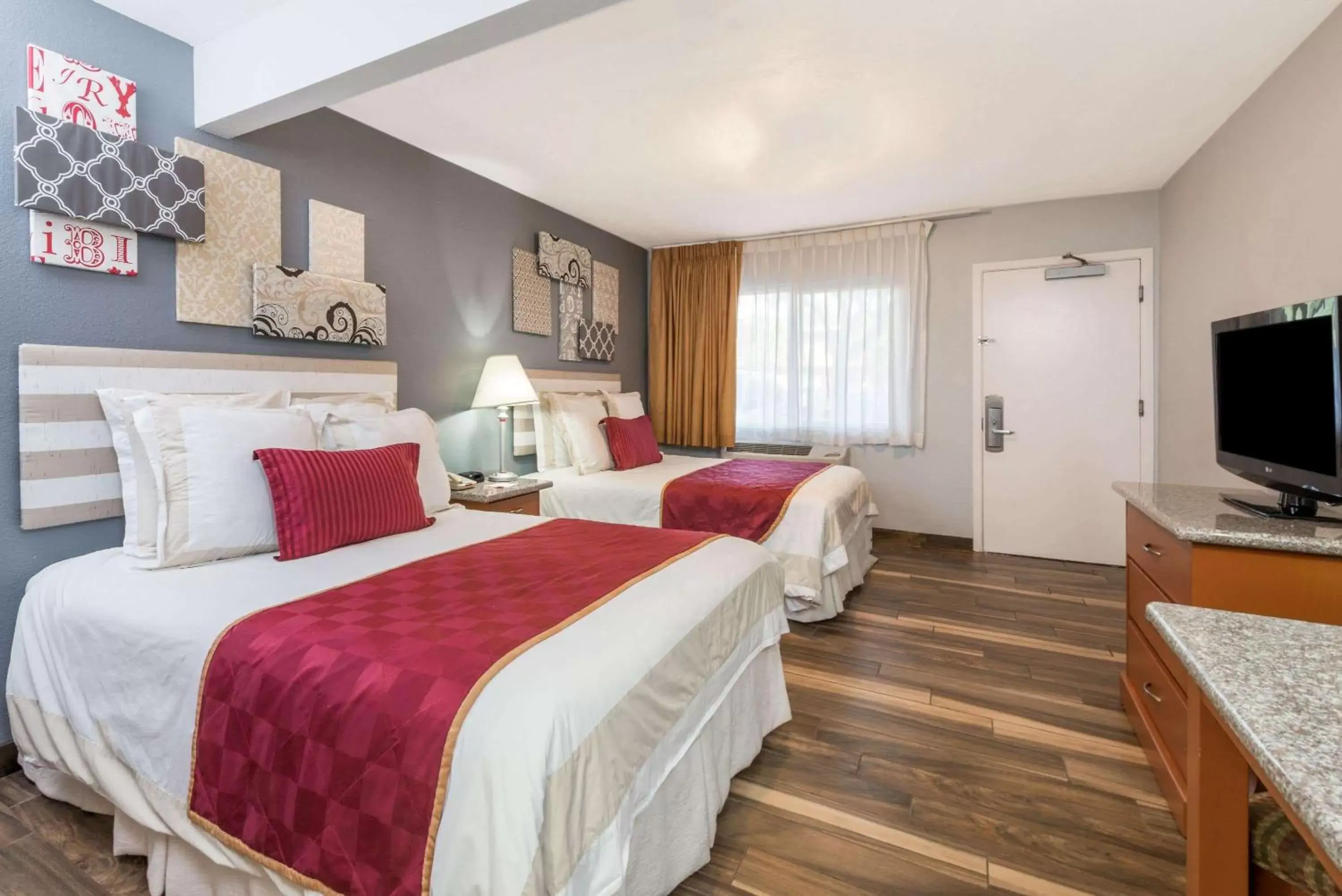 Photo of the whole room in Ramada by Wyndham near SeaWorld / Mission Beach Photo of the whole room in Ramada by Wyndham near SeaWorld / Mission Beach