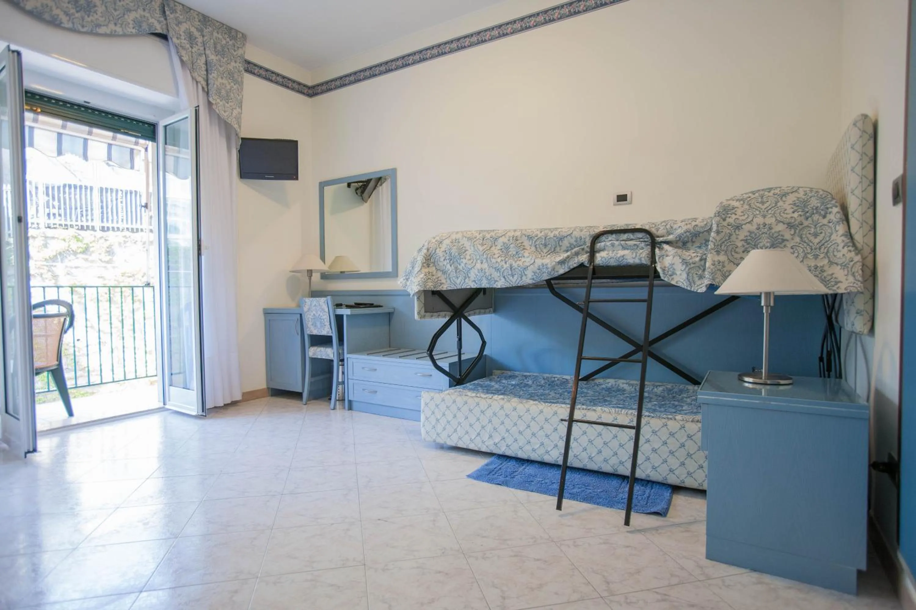 Photo of the whole room in Hotel Ariston