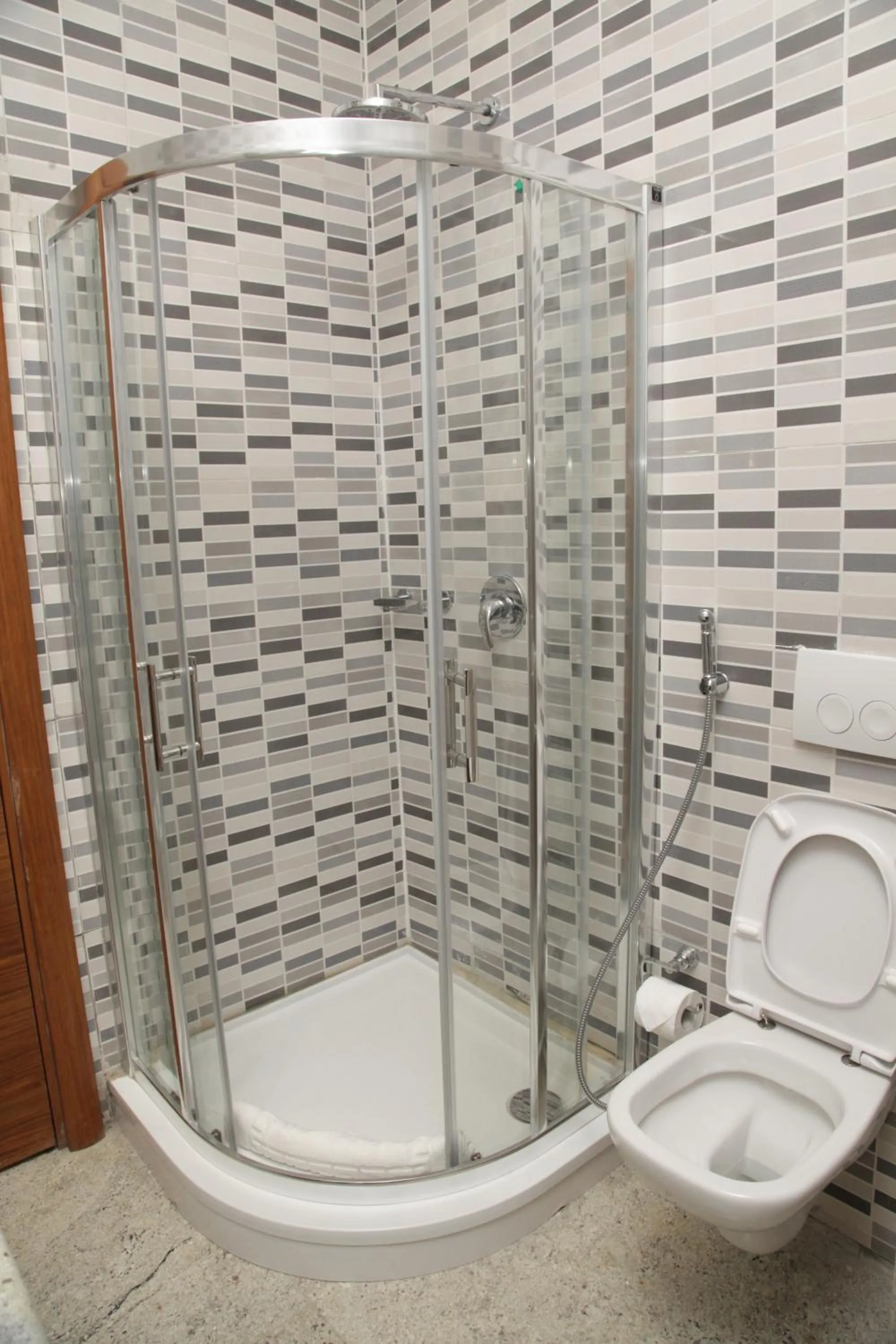 Shower, Bathroom in Swiss International Mabisel Port Harcourt