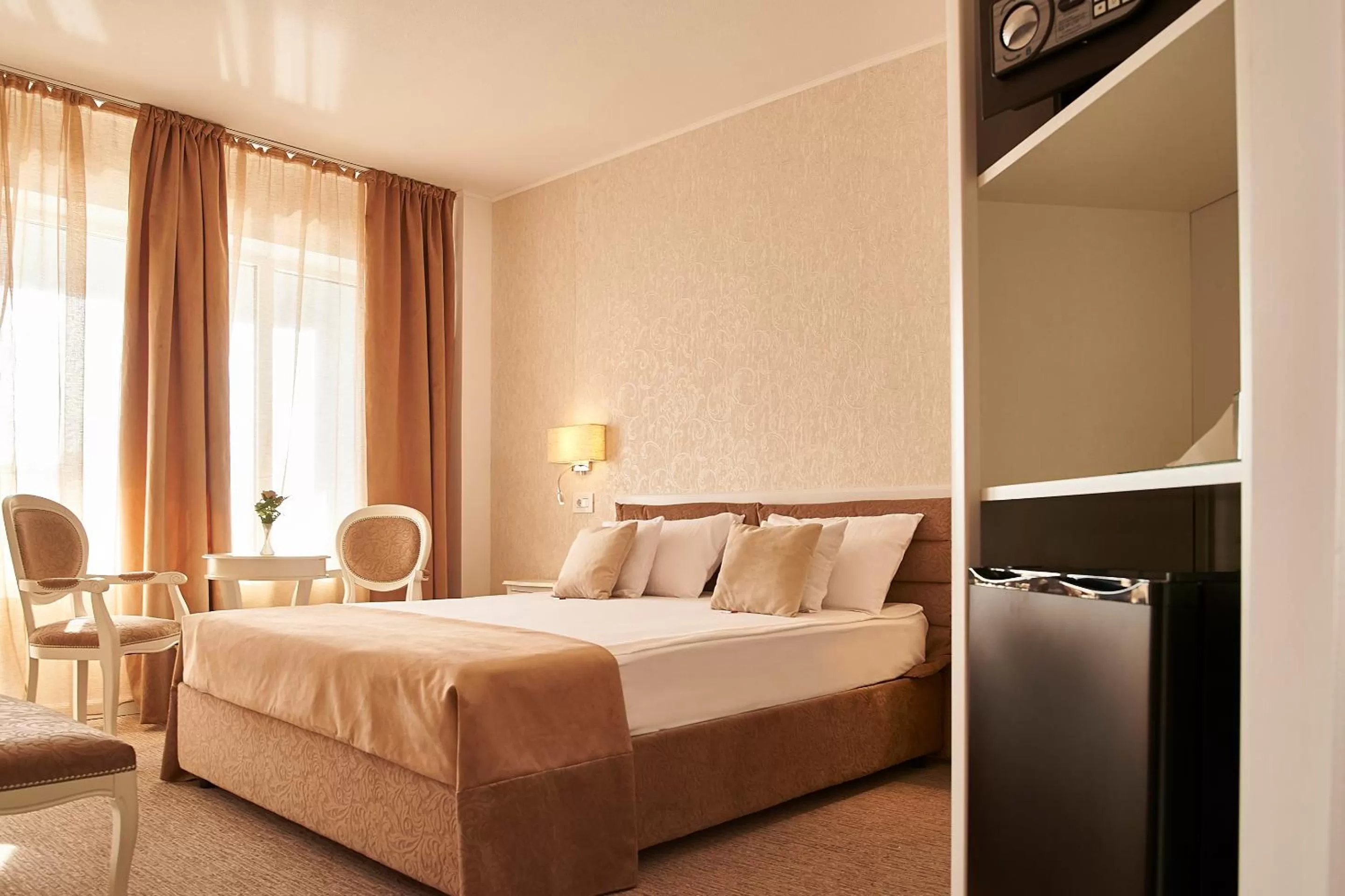 oven, Bed in Continental Forum Oradea