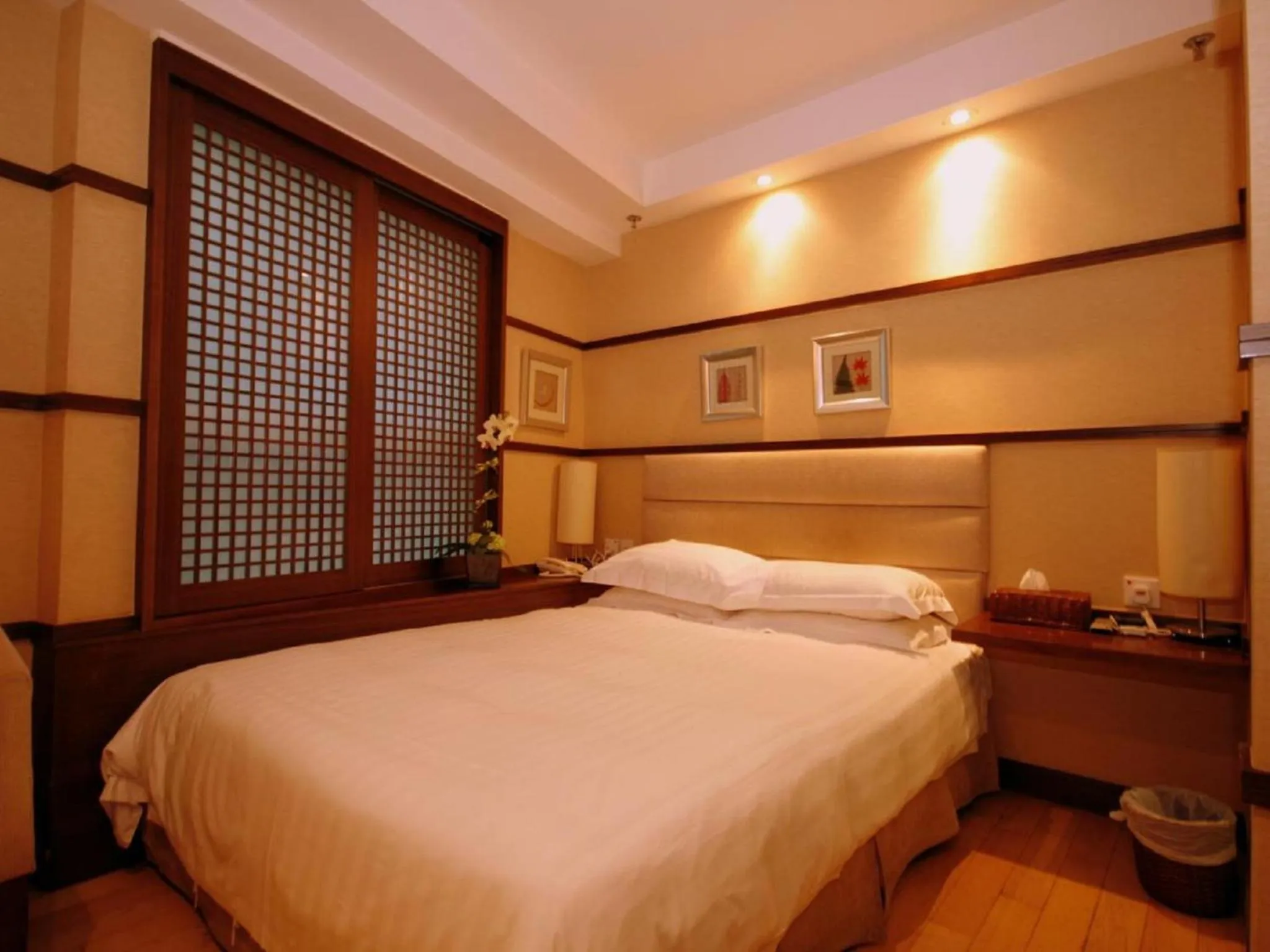 Photo of the whole room, Bed in Mingle At The Eden