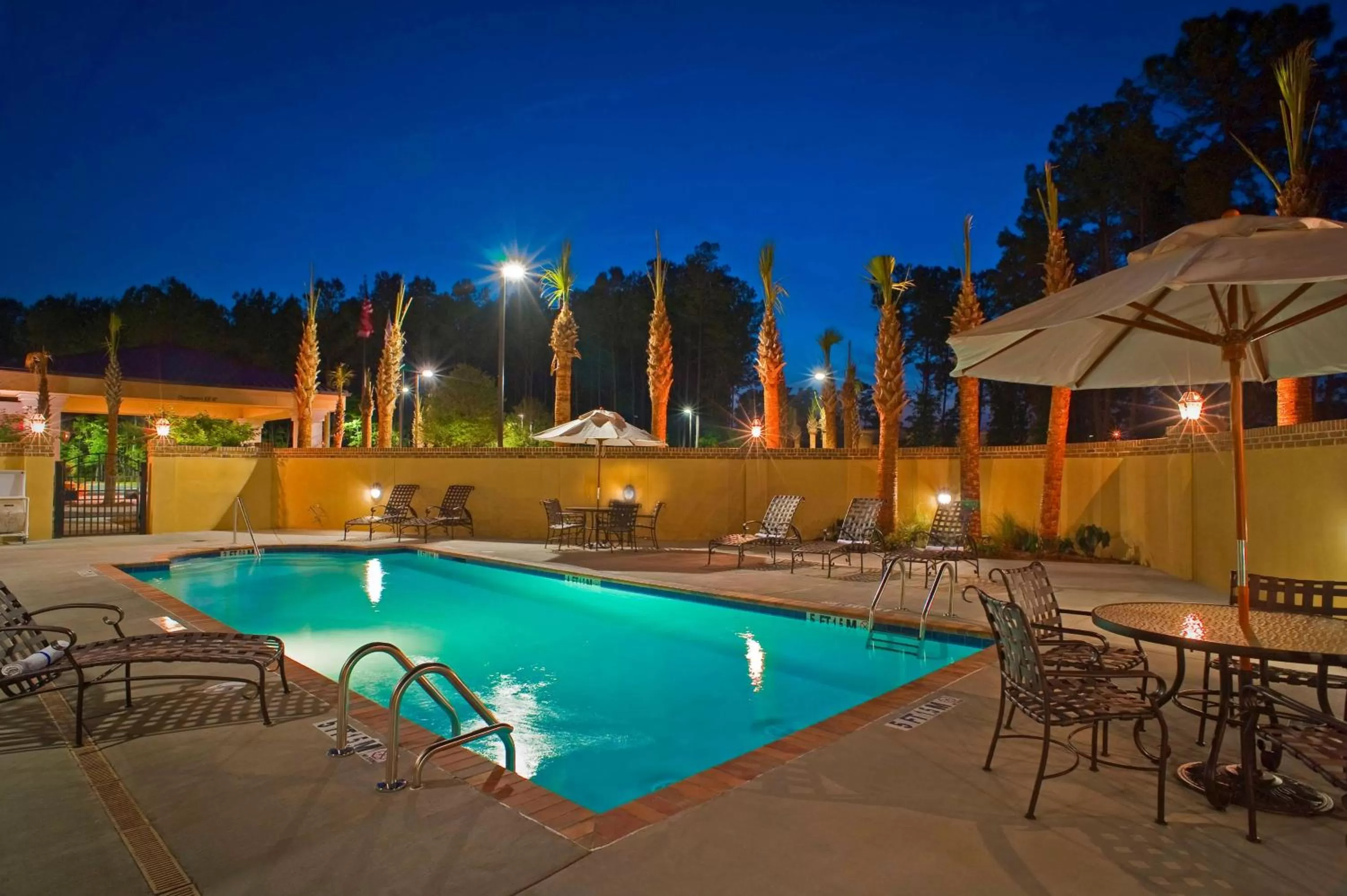 Pool view in Hampton Inn & Suites North Charleston-University Boulevard