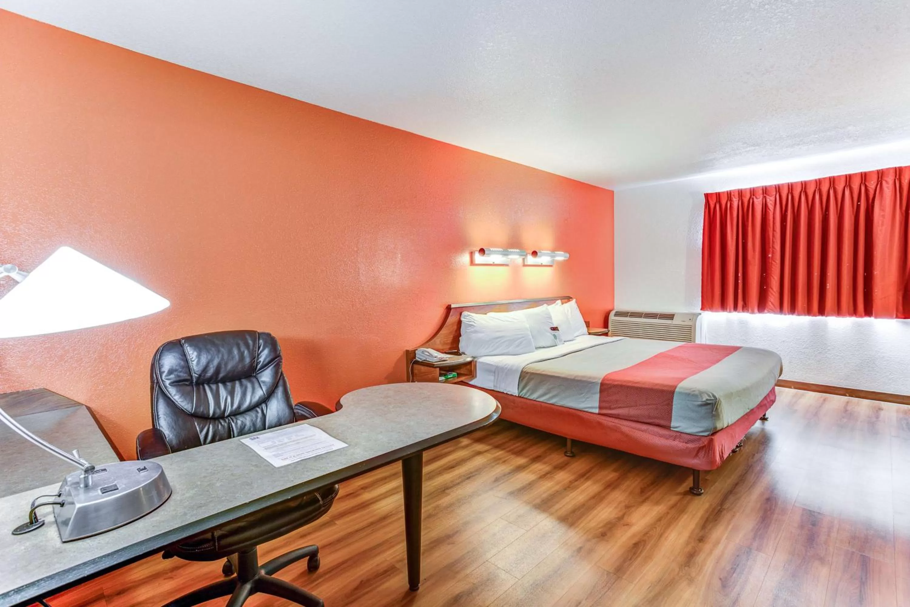 Photo of the whole room, Bed in Motel 6-Portland, OR - Tigard West