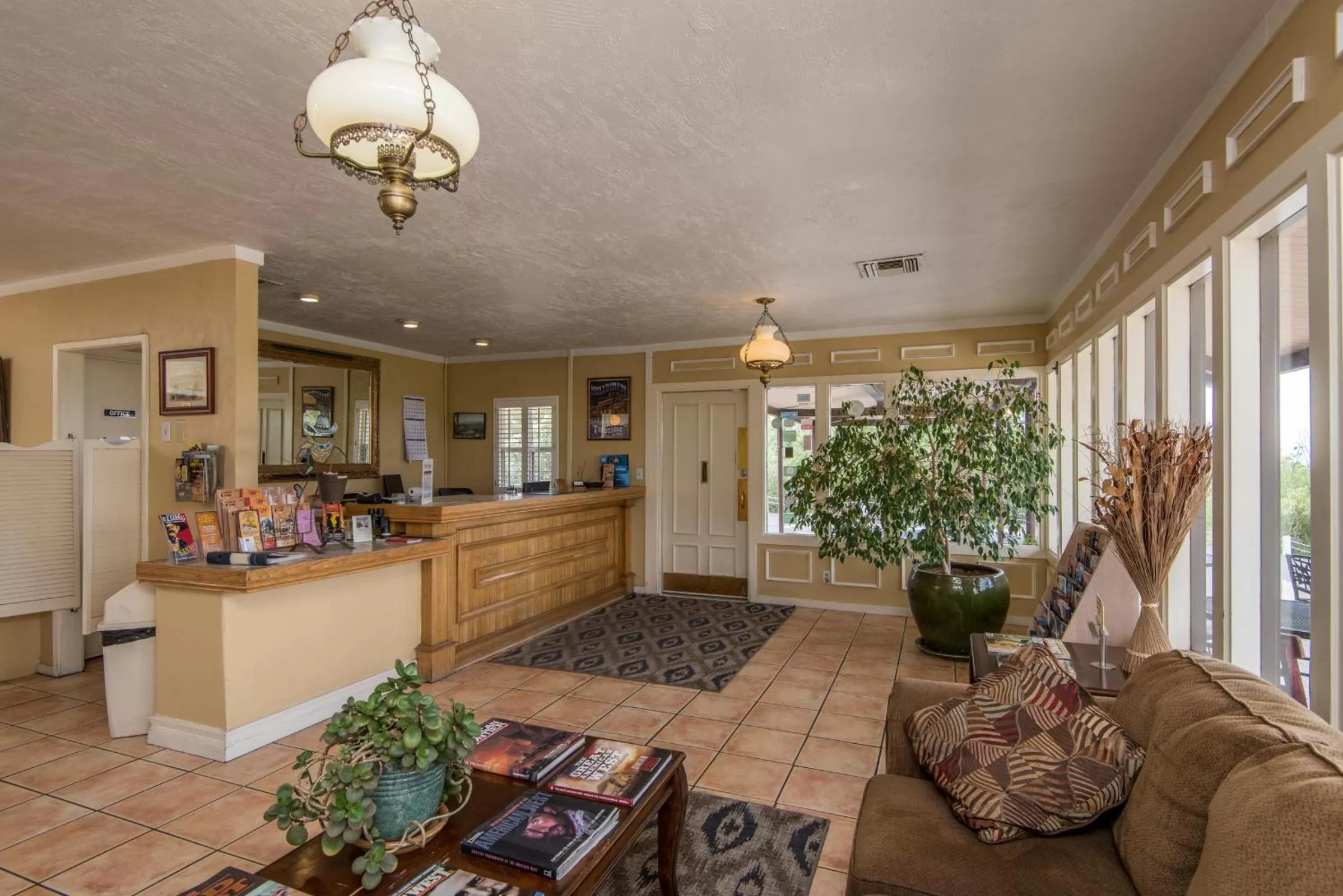 Lobby or reception in Landmark Lookout Lodge