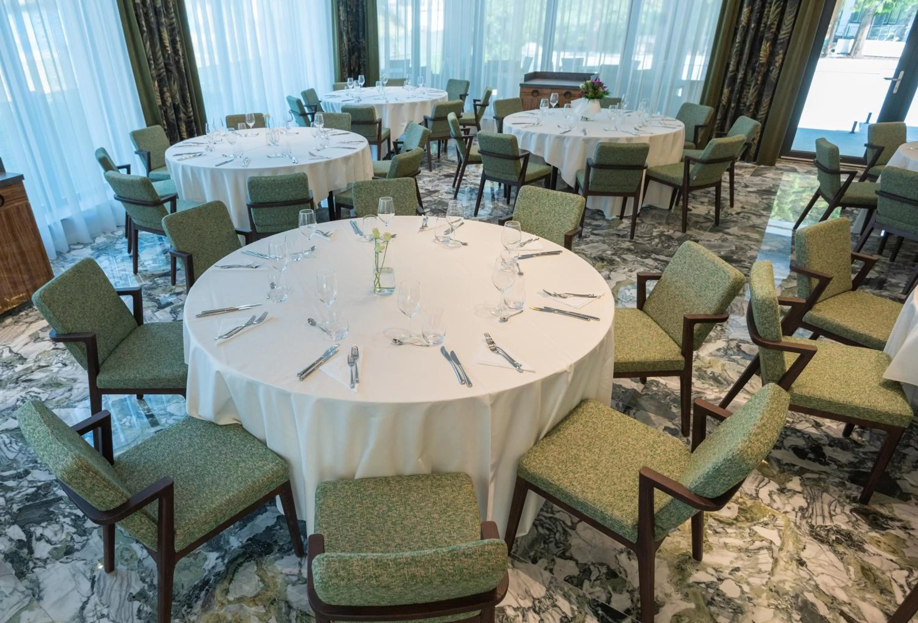 Restaurant/places to eat, Banquet Facilities in Hotel Codrişor