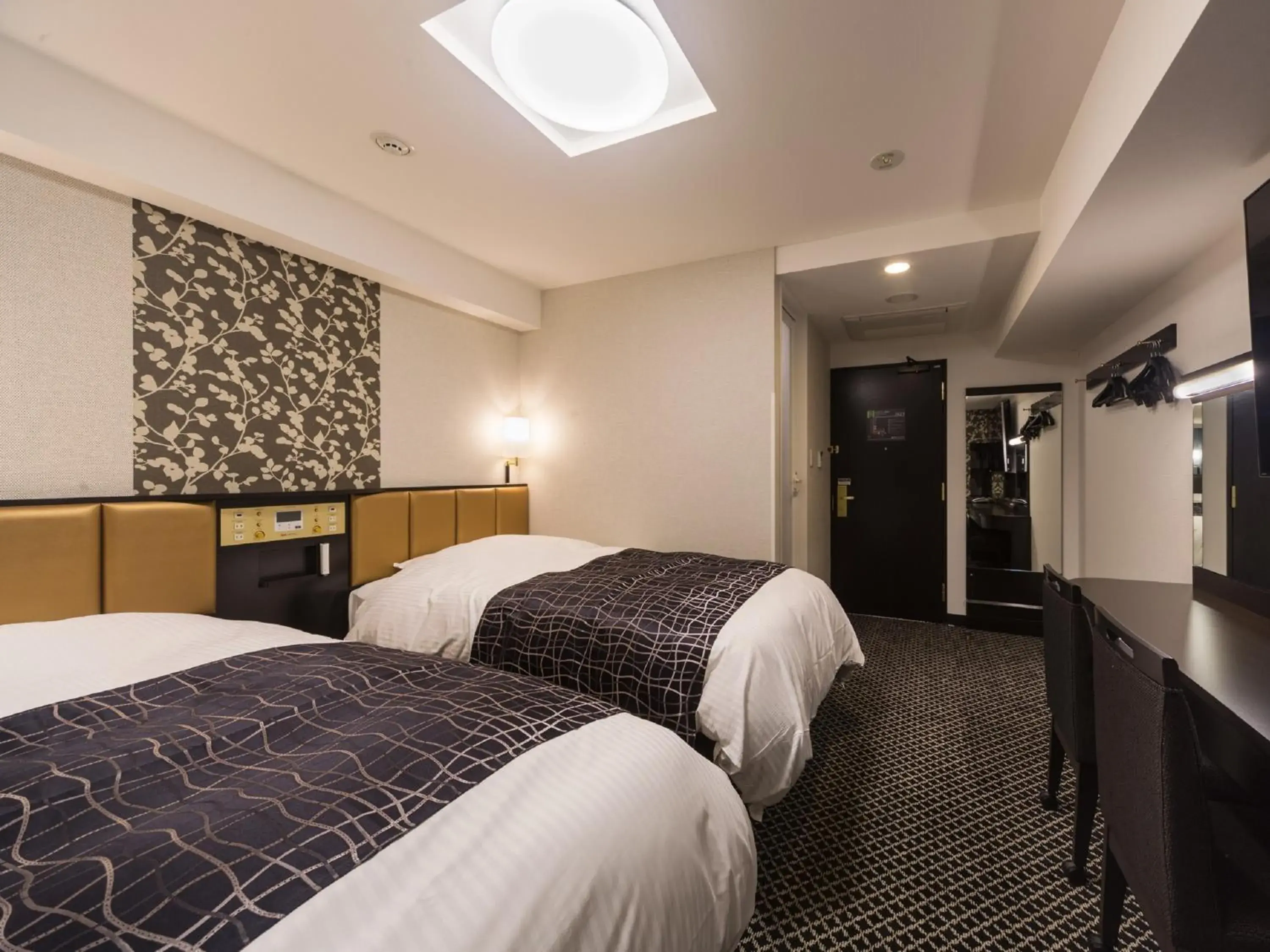 Twin Room - single occupancy - Non-Smoking in APA Hotel & Resort Nishishinjuku-Gochome-Eki Tower Twin Room - single occupancy - Non-Smoking in APA Hotel & Resort Nishishinjuku-Gochome-Eki Tower