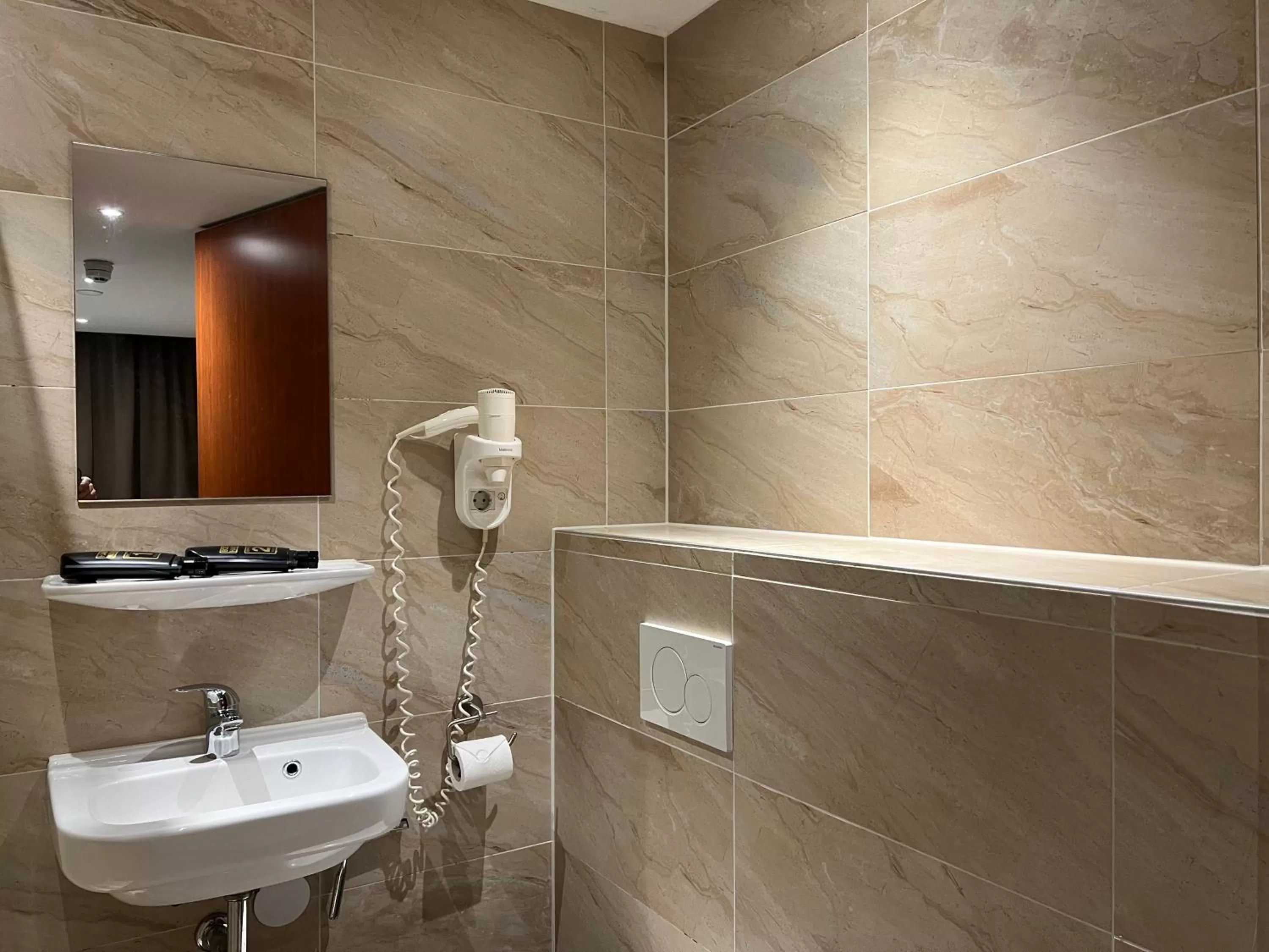 Bathroom in Blossoms City Hotel