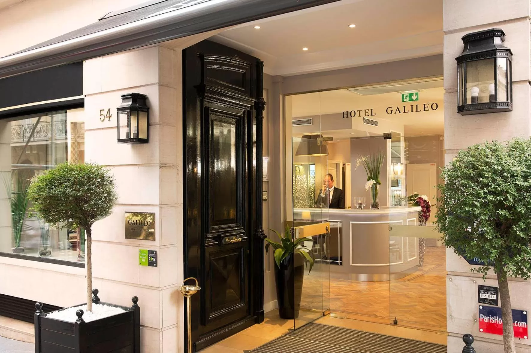 Lobby or reception in Hôtel Galileo Champs Elysées