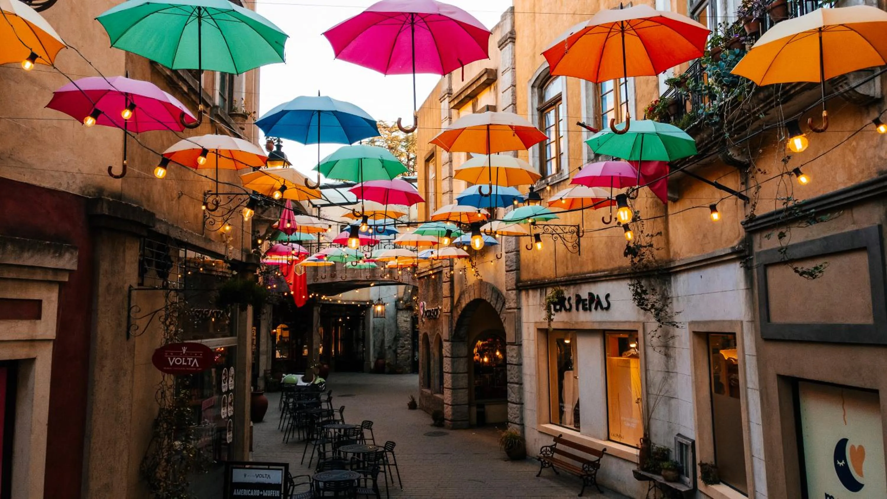 On-site shops in Hotel Plaza Central Canning