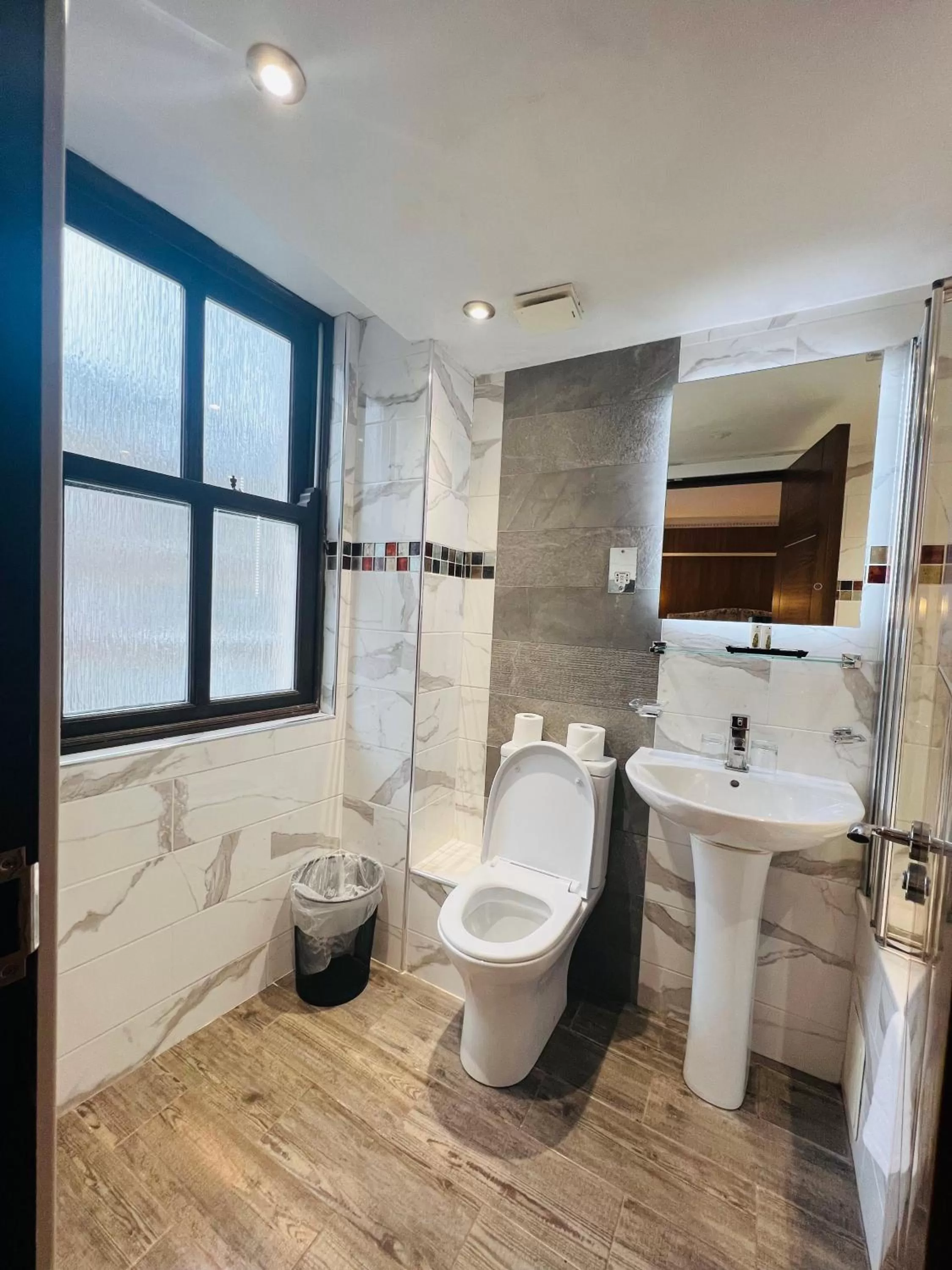 Bathroom in Cheshire Hotel Central London