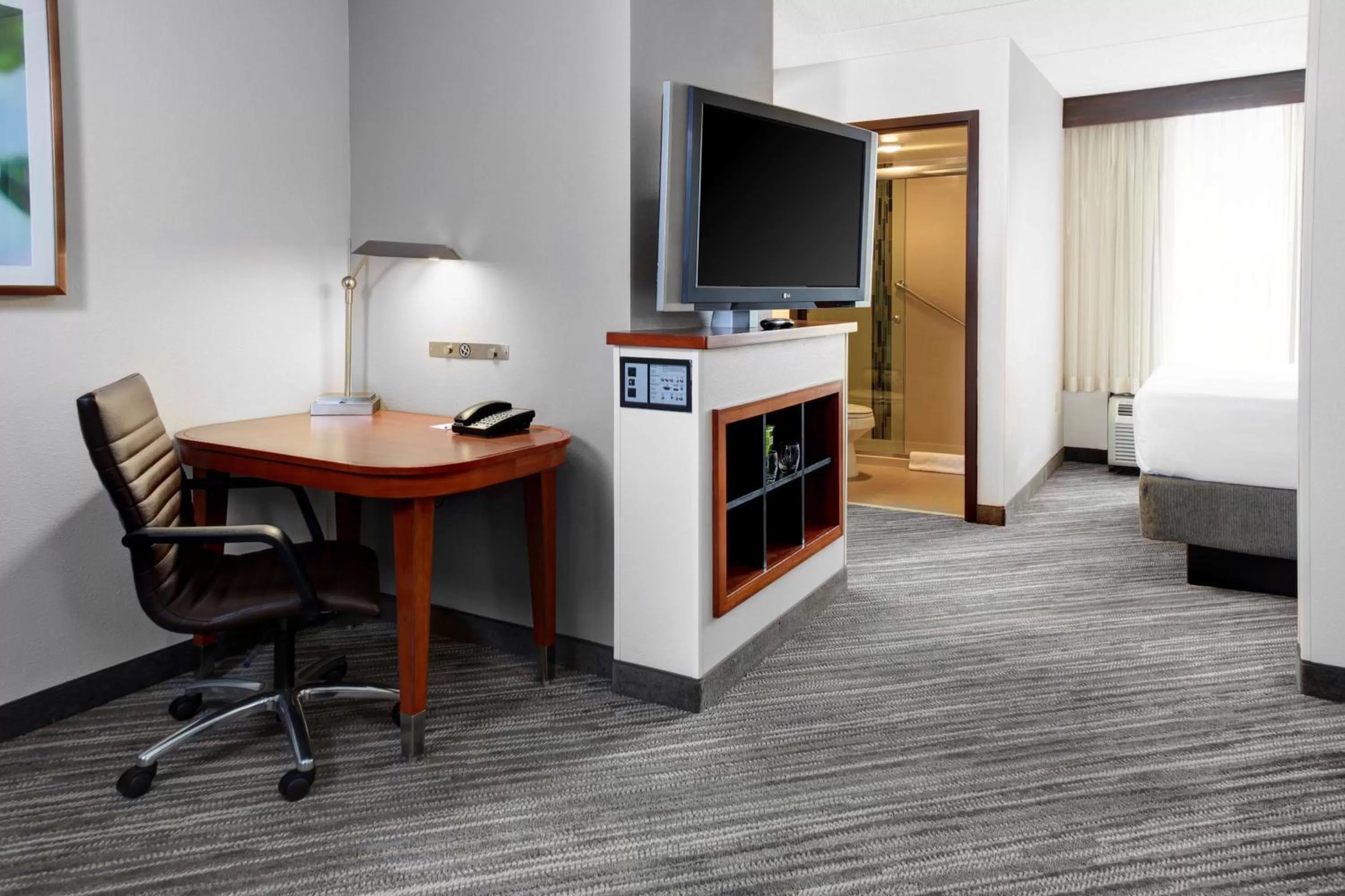 Photo of the whole room in Hyatt Place Cincinnati Airport