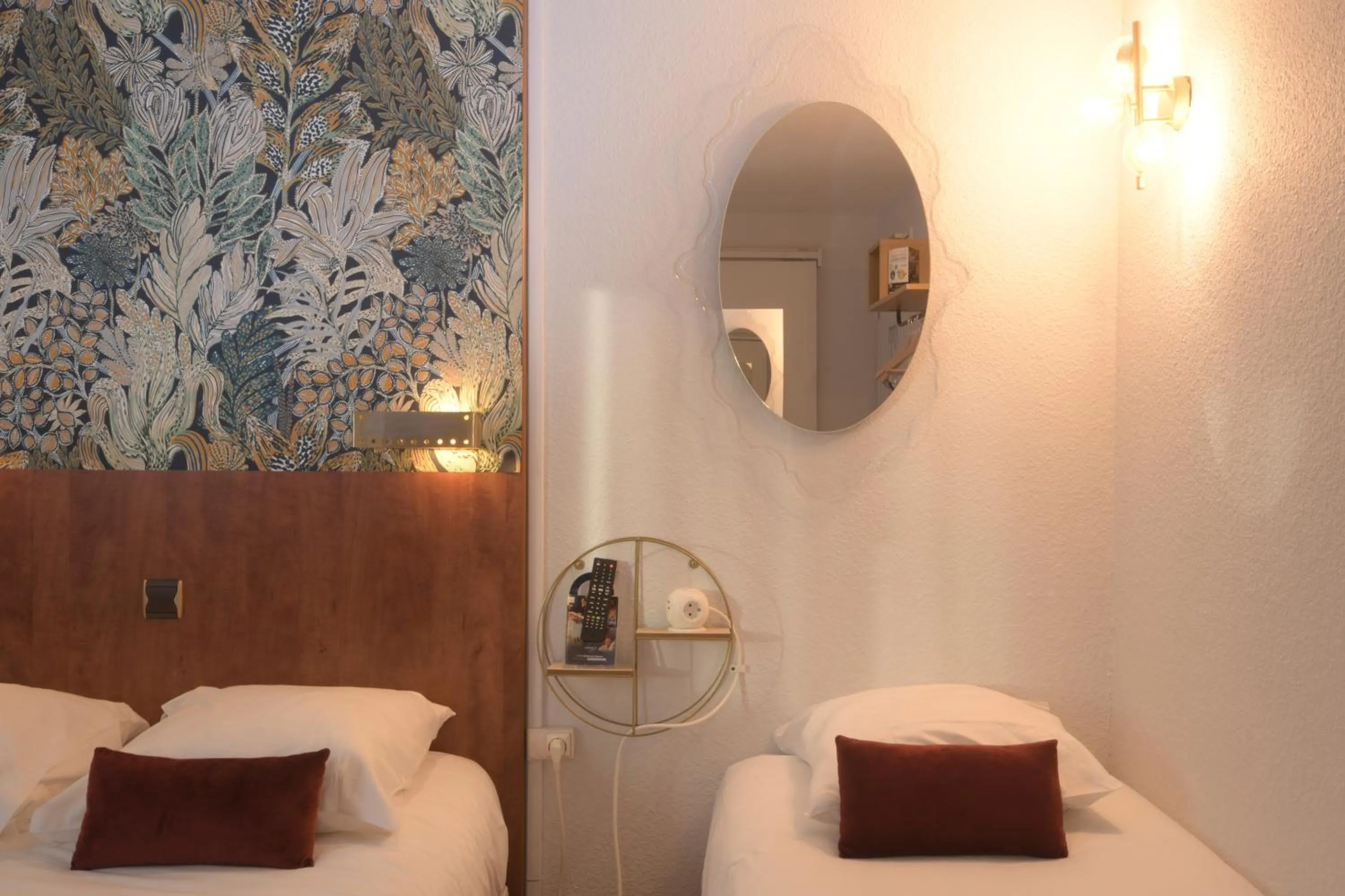 Bed in Hotel Arc-En-Ciel Colmar Contact Hotel