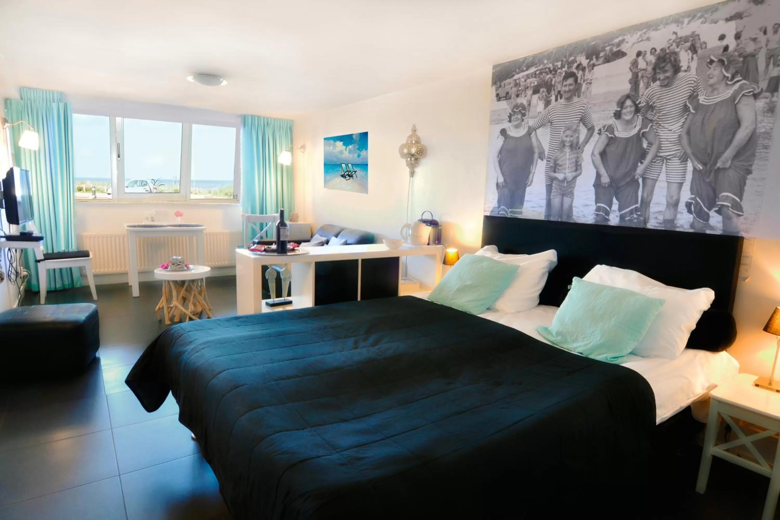 Coffee/tea facilities, Bed in B&B Zeespiegel