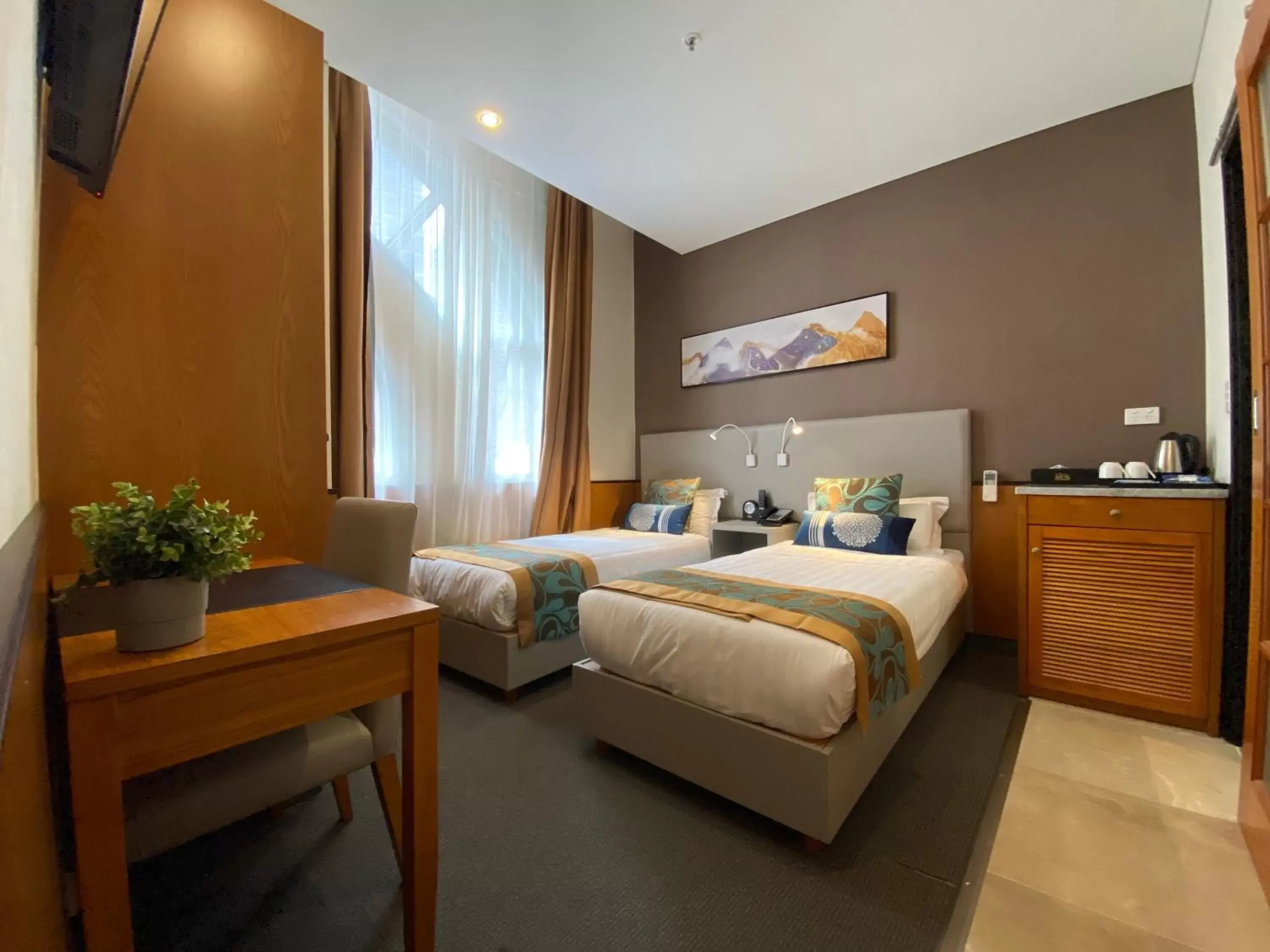 Deluxe Twin Room with City View in YEHS Hotel Sydney QVB Deluxe Twin Room with City View in YEHS Hotel Sydney QVB