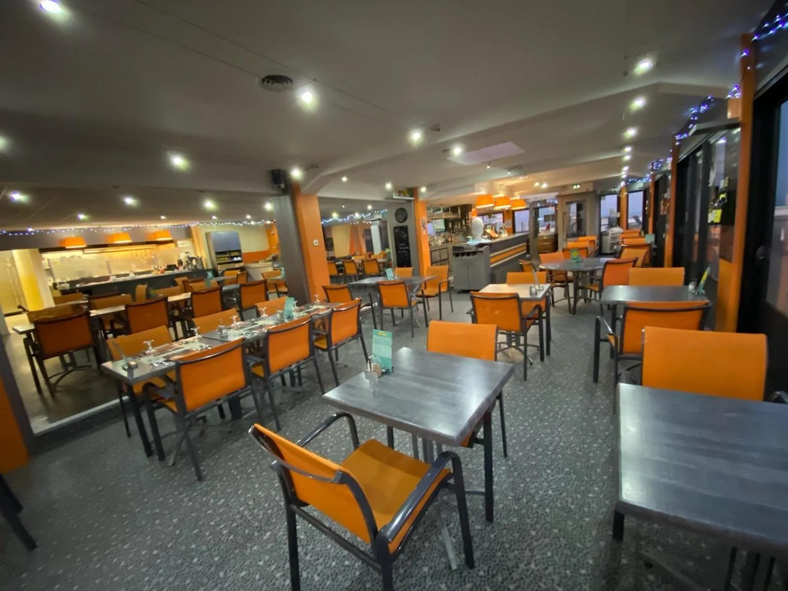 Restaurant/places to eat in Hôtel De La Plage