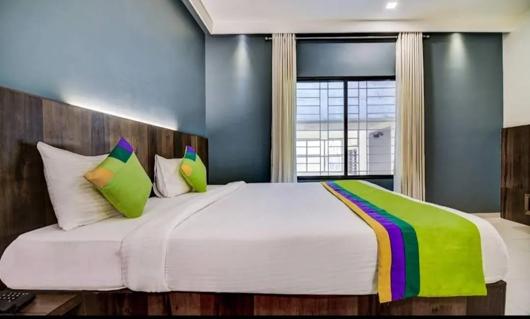 Bed in Hotel Shree MahaLaxmi inn-Couple Friendly