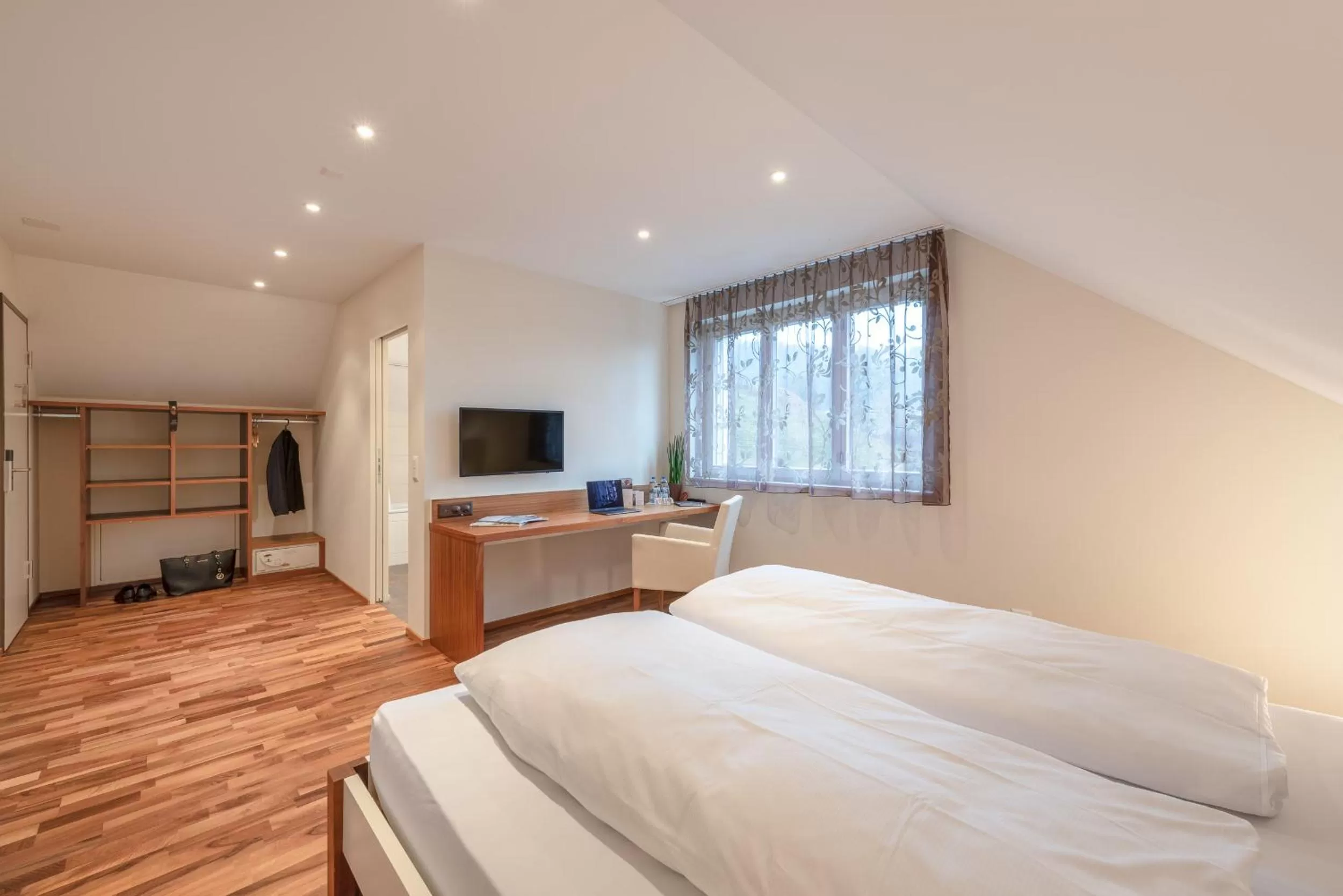 Bed in Hotel Rössli