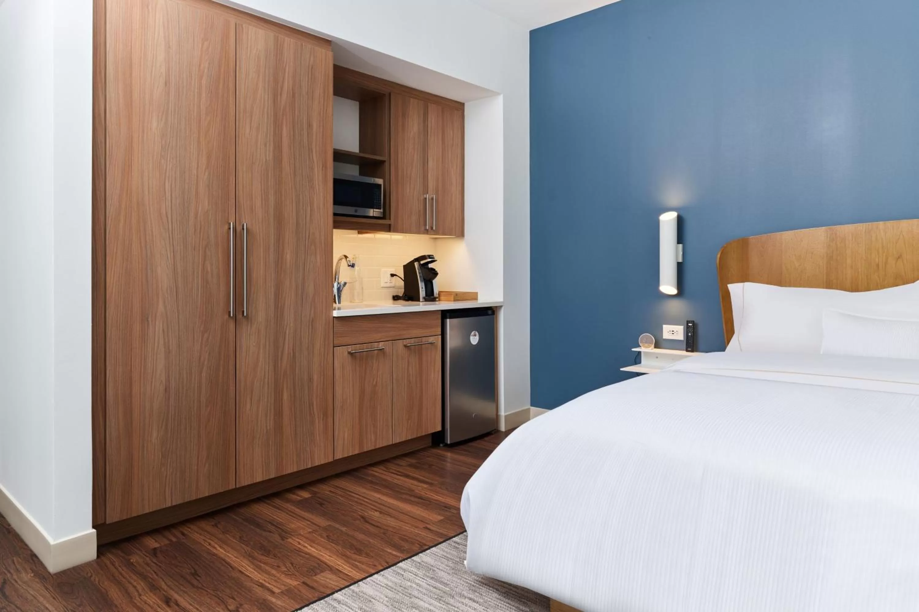 Photo of the whole room, Bed in Element Chattanooga East