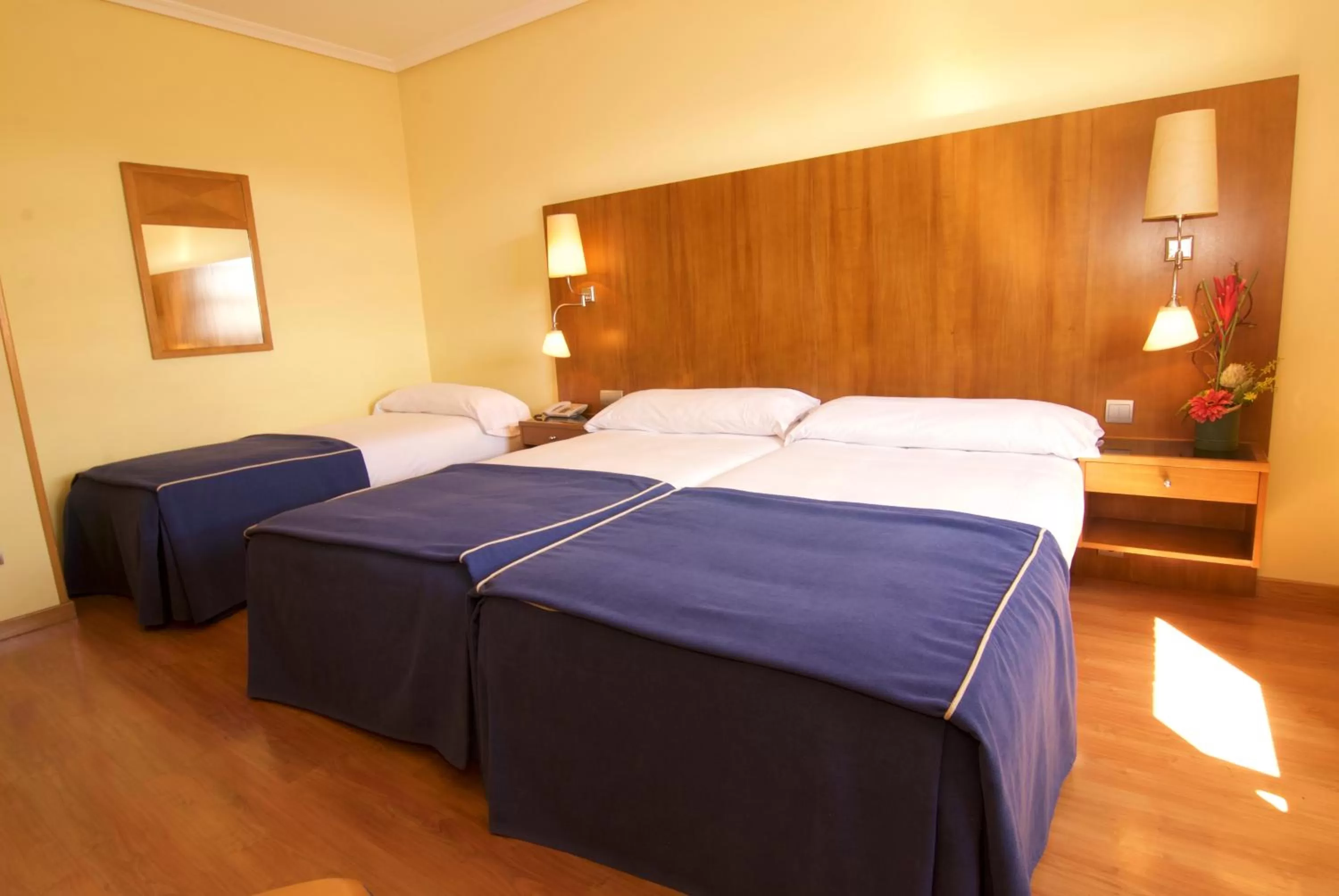 Photo of the whole room, Bed in Hotel Galaico