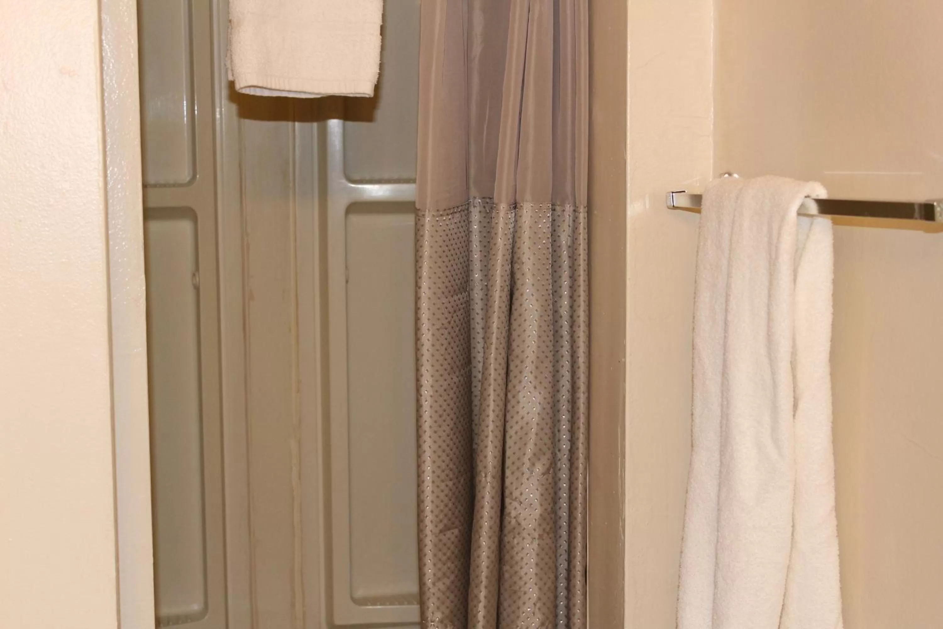 Bathroom in Ontario Inn