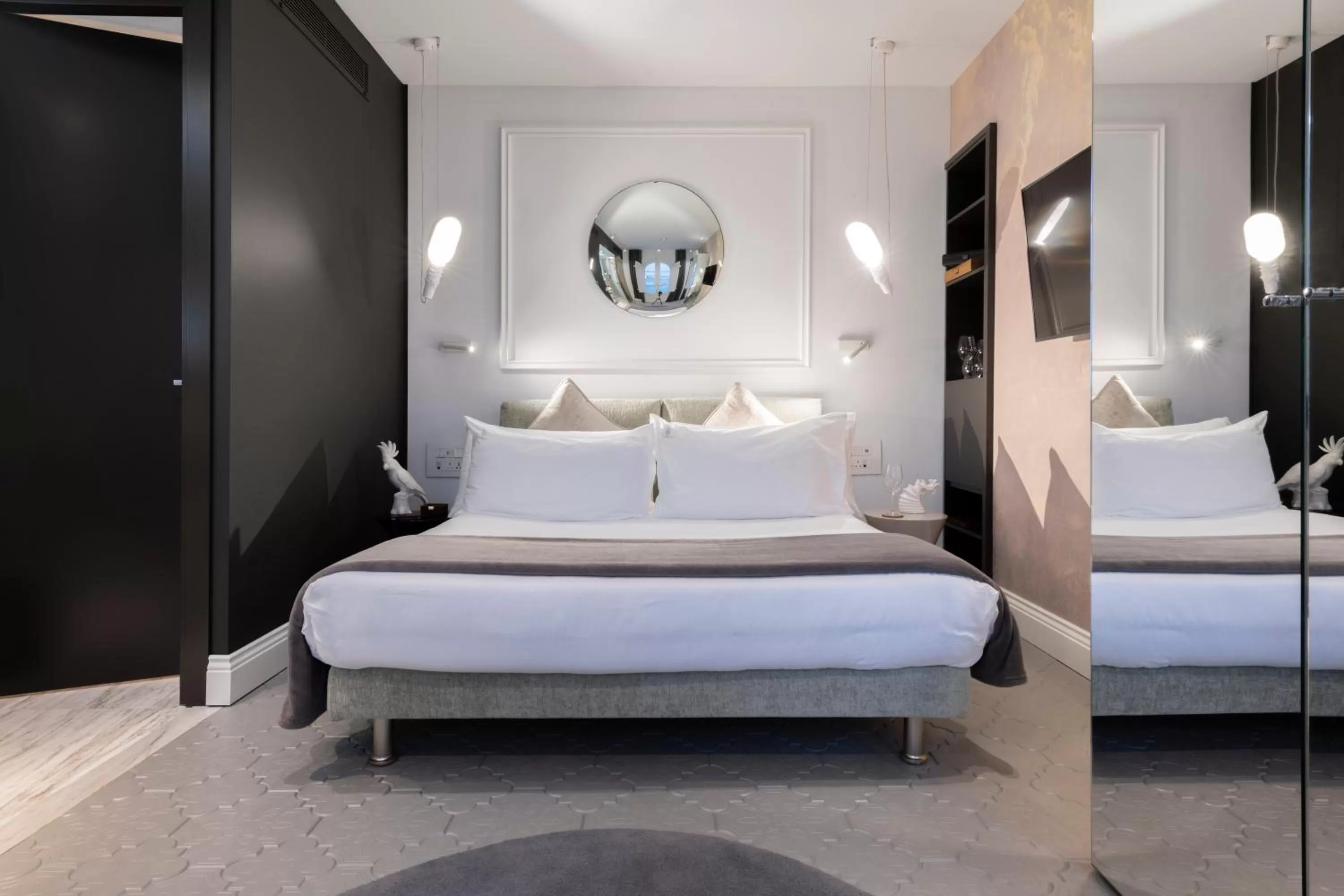 Bed in Iniala Harbour House