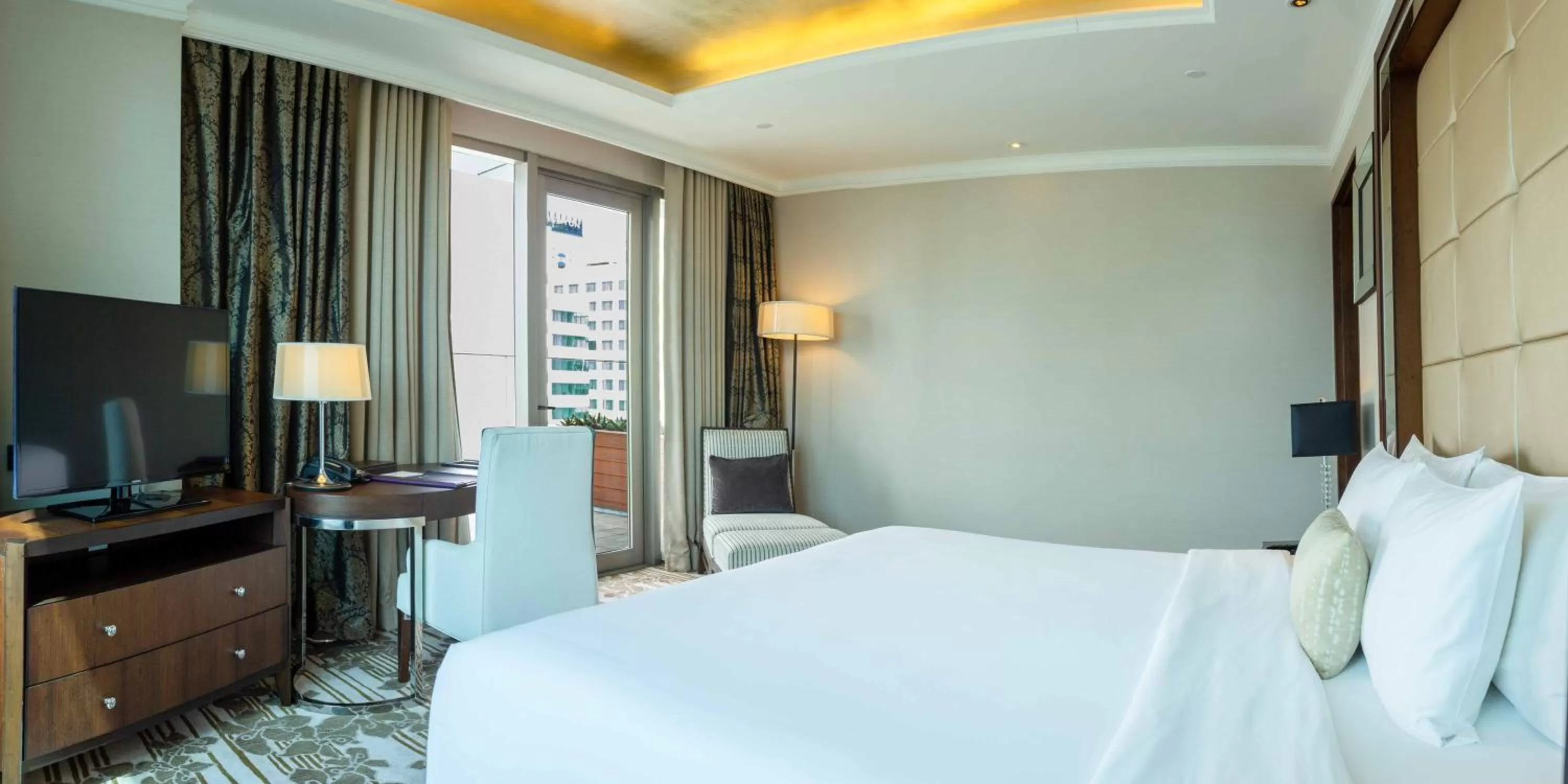 Bedroom, Bed in Radisson Blu Plaza Bangkok