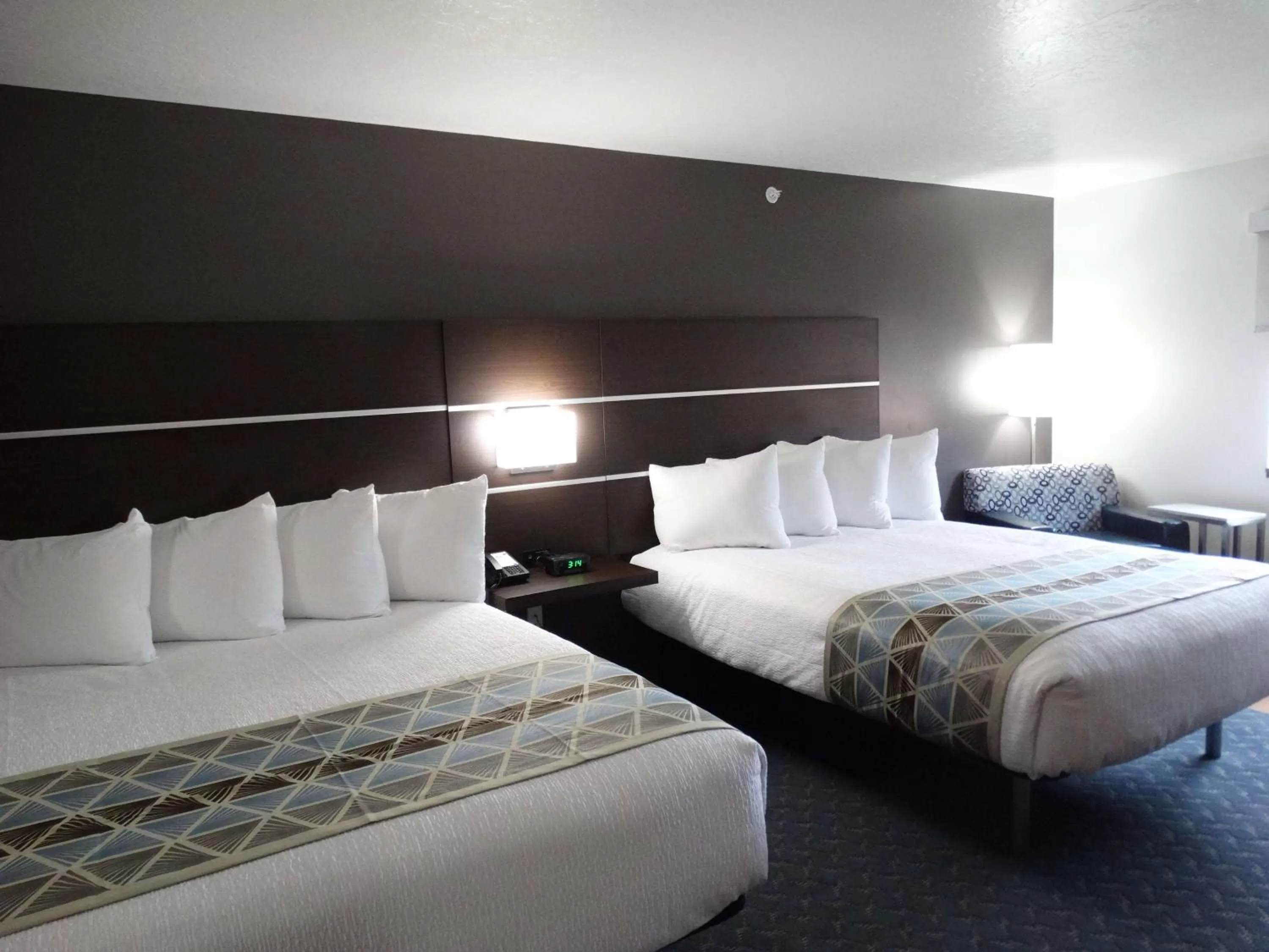 Queen Room with Two Queen Beds and Roll-In Shower - Disability Access in Best Western Duchesne Inn