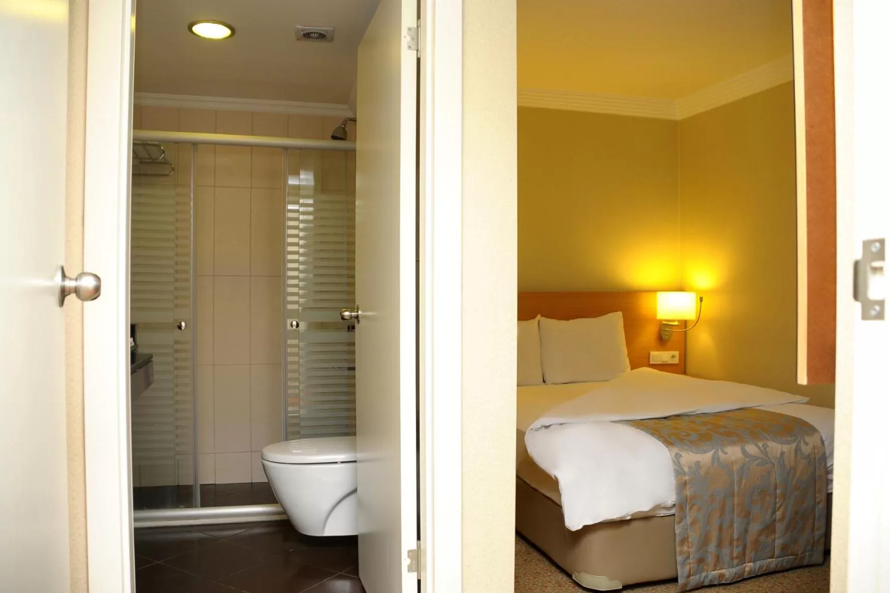 Bedroom, Bathroom in Sahinbey Hotel