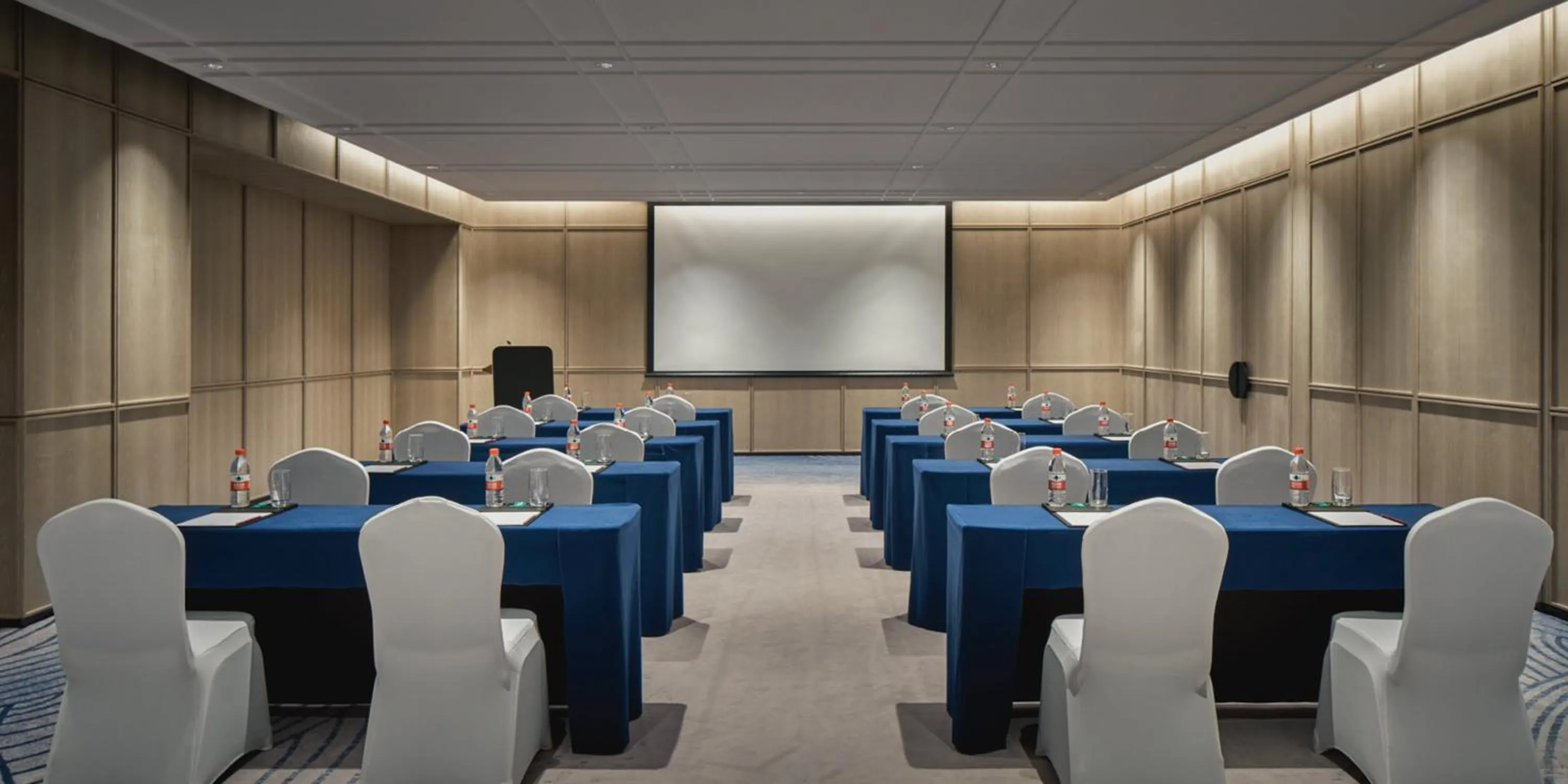 Meeting/conference room in Crowne Plaza Hangzhou Riverside by IHG