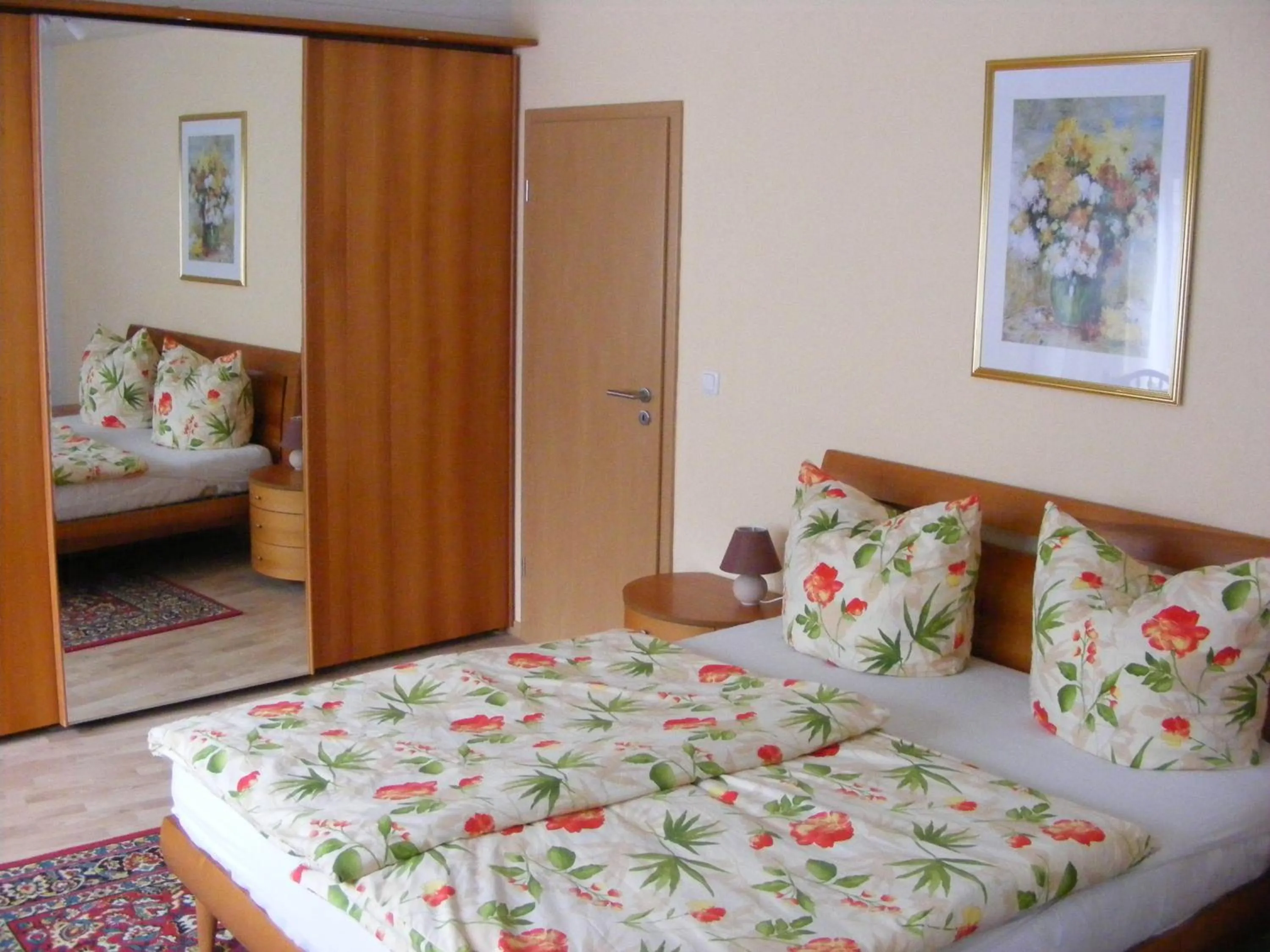 Bedroom, Bed in Zum Achten Himmel