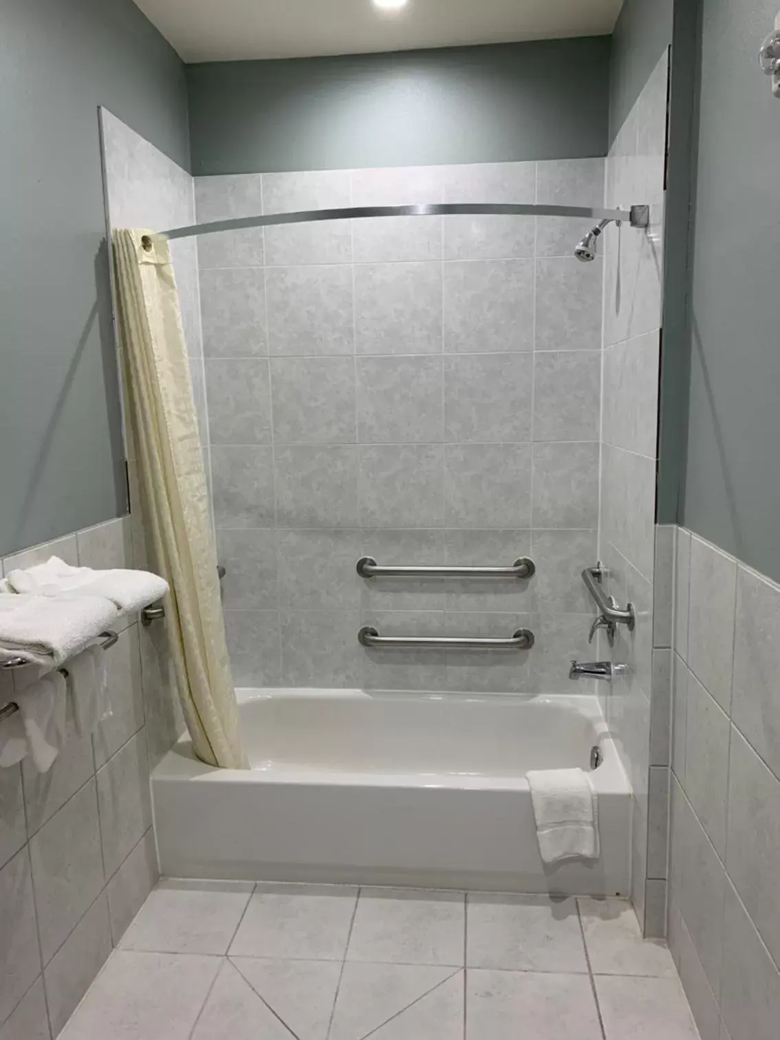 King Room with Spa Bath- Smoking in Crystal Suites King Room with Spa Bath- Smoking in Crystal Suites