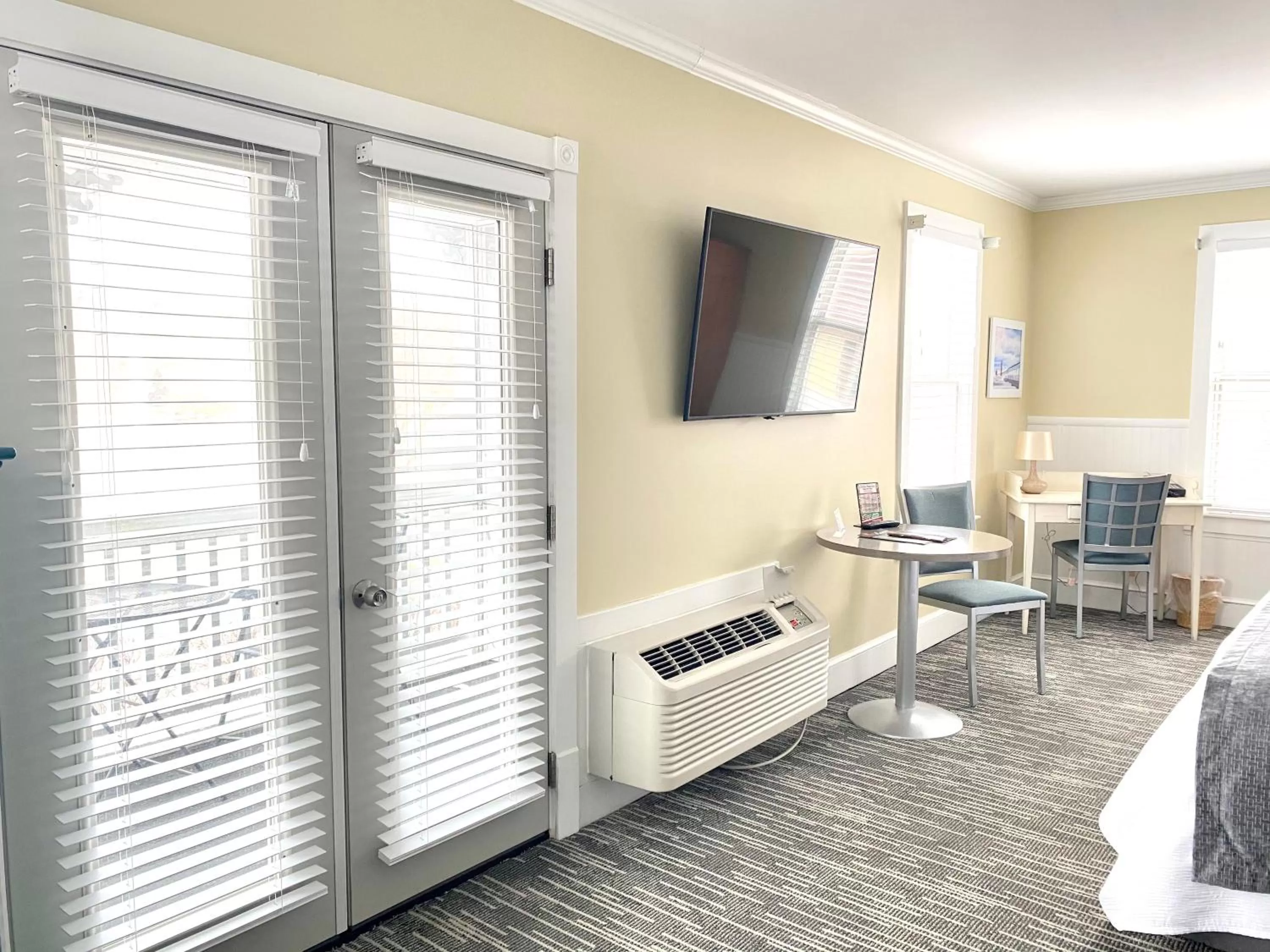 Bedroom in Harbor House Inn