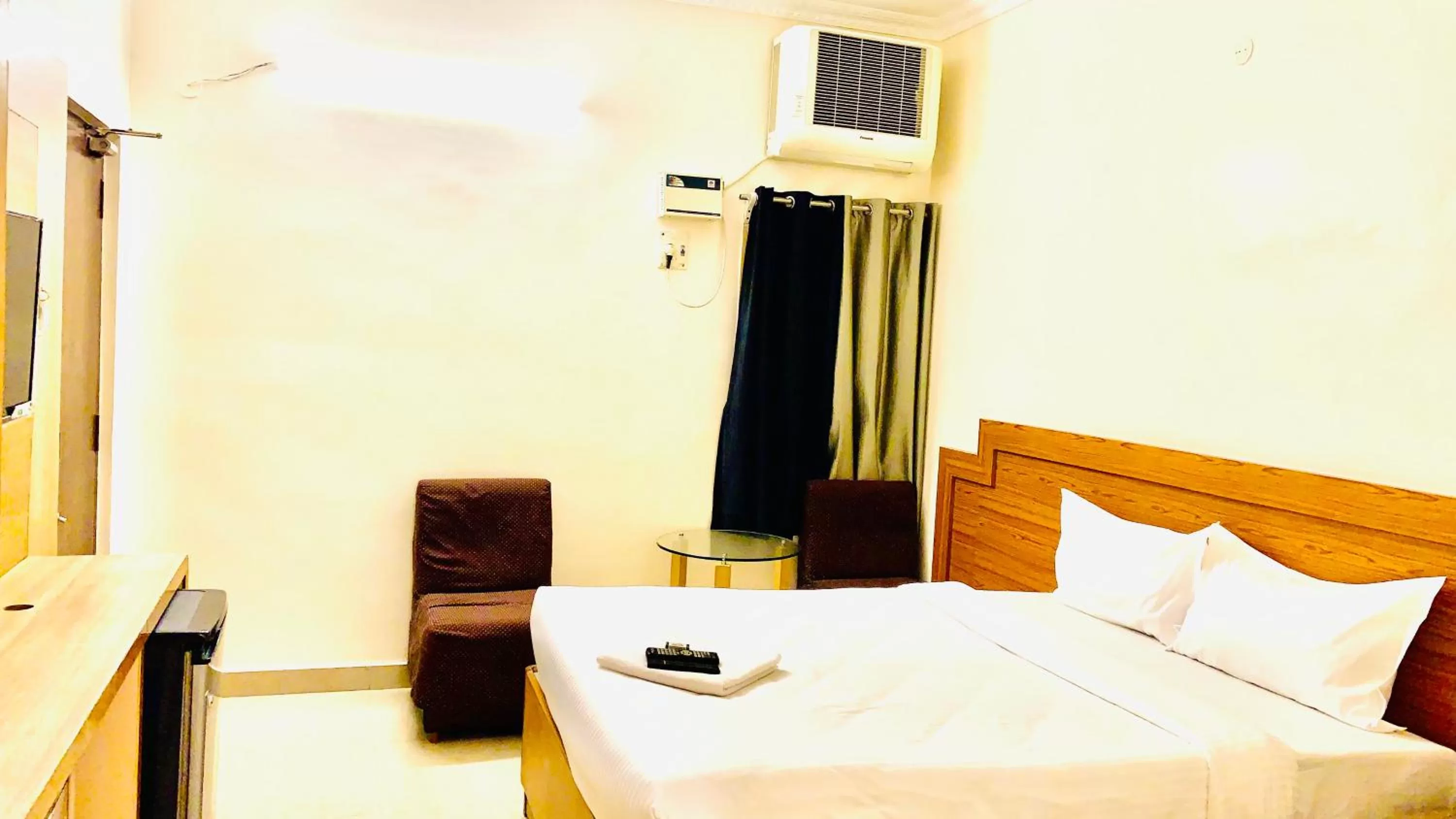 Bed in Half Moon Palace Chennai