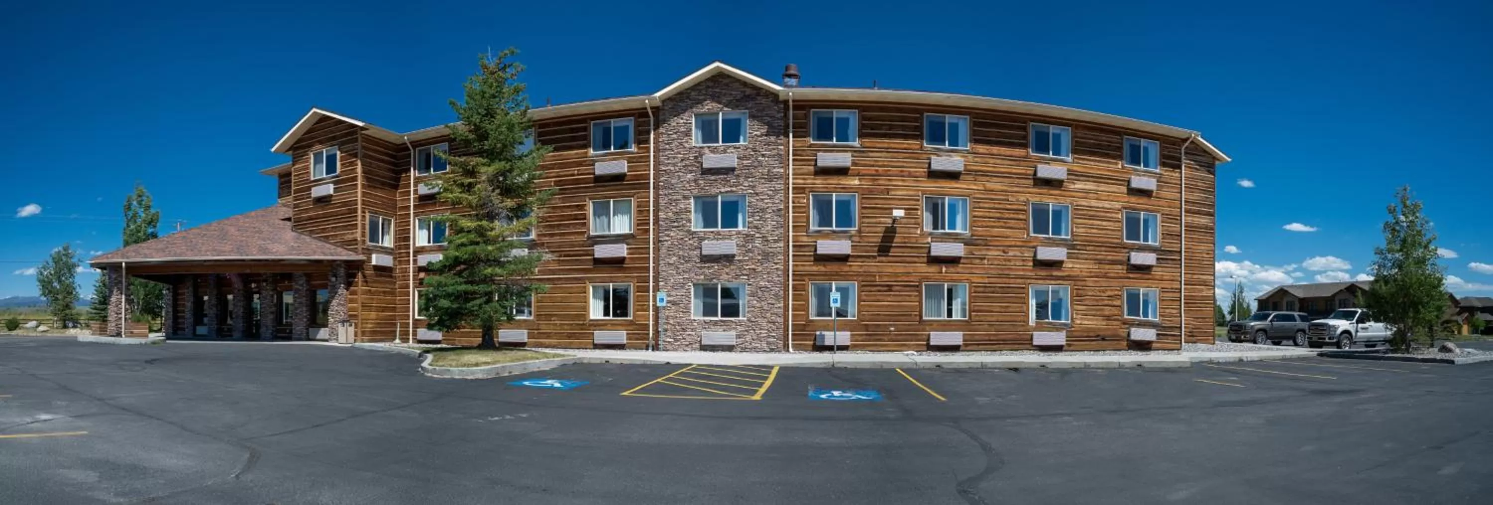 Property building in Pinedale Hotel & Suites