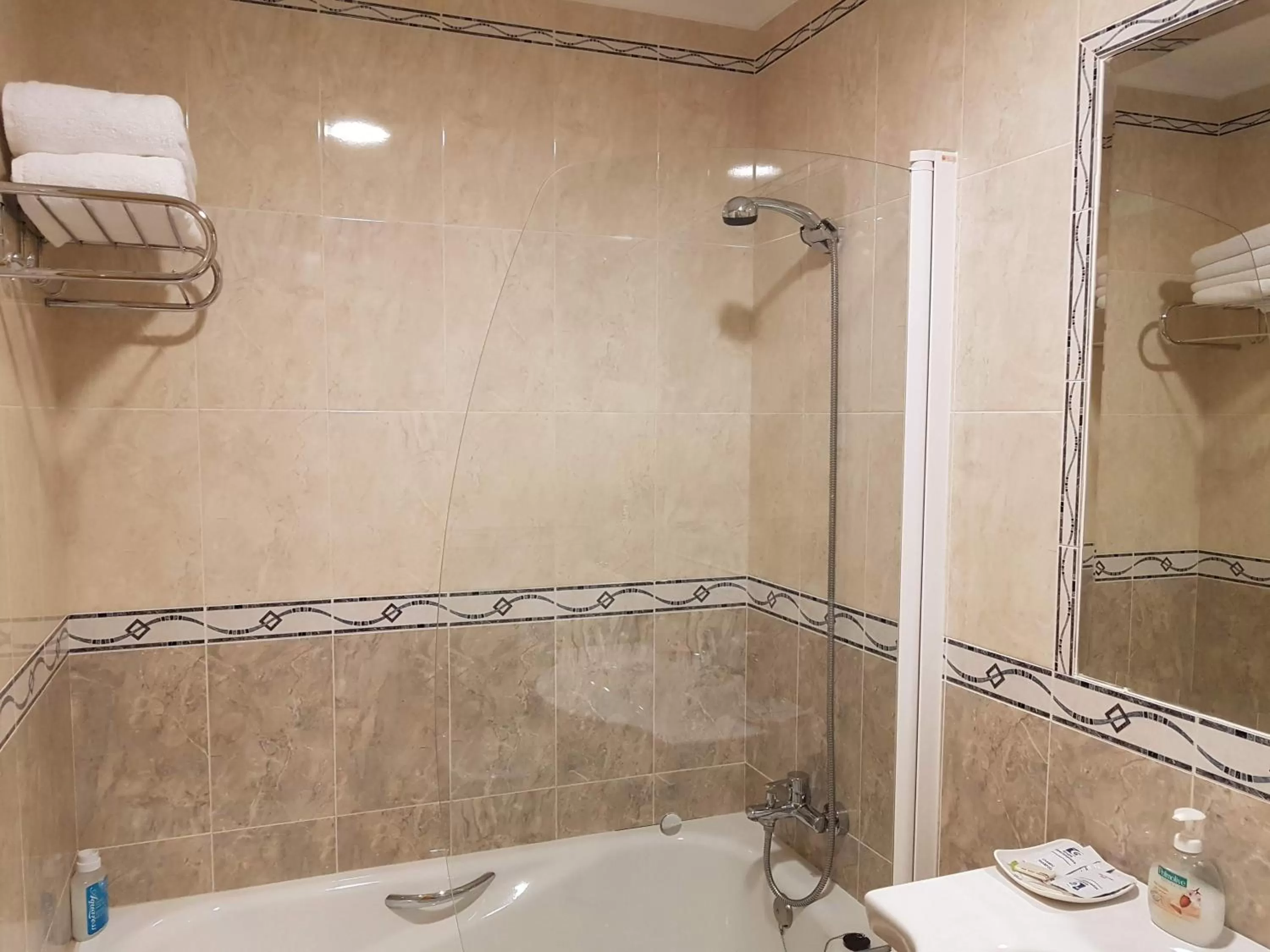 Bathroom in Hotel Reina Isabel