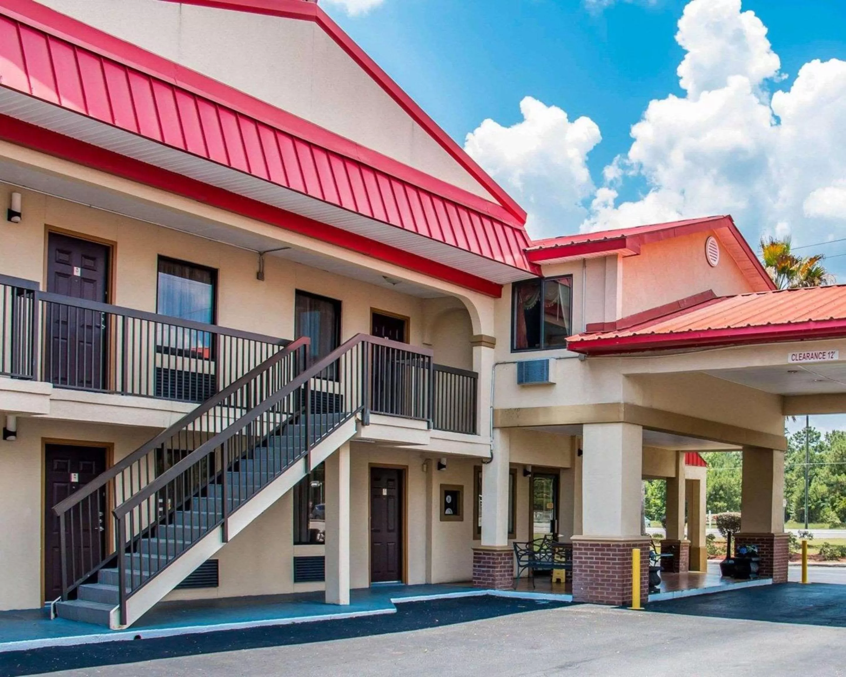 Property building in Econo Lodge Richmond Hill