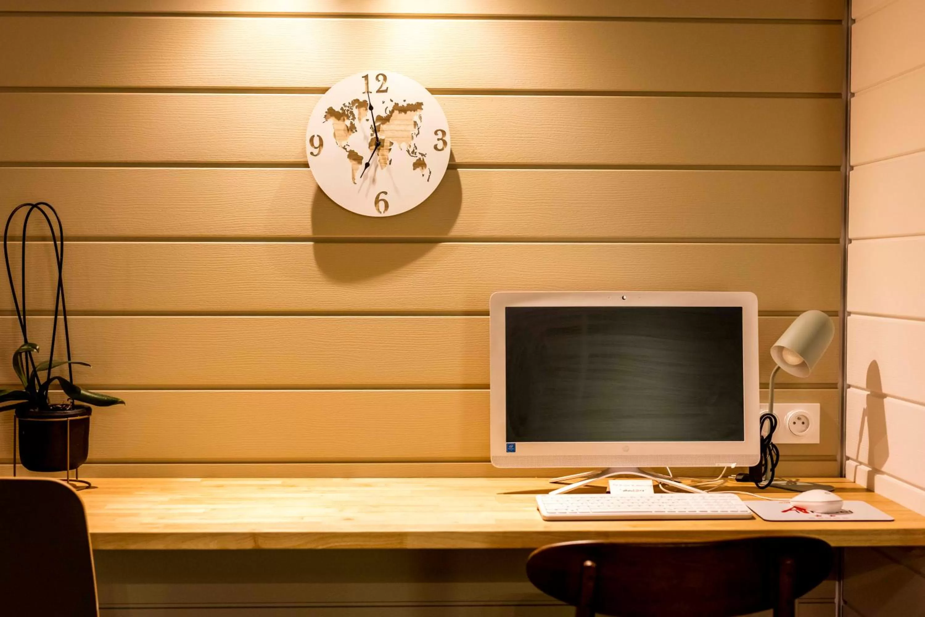 Communal lounge/ TV room in Ostal Pau Universite - Sure Hotel Collection by Best Western