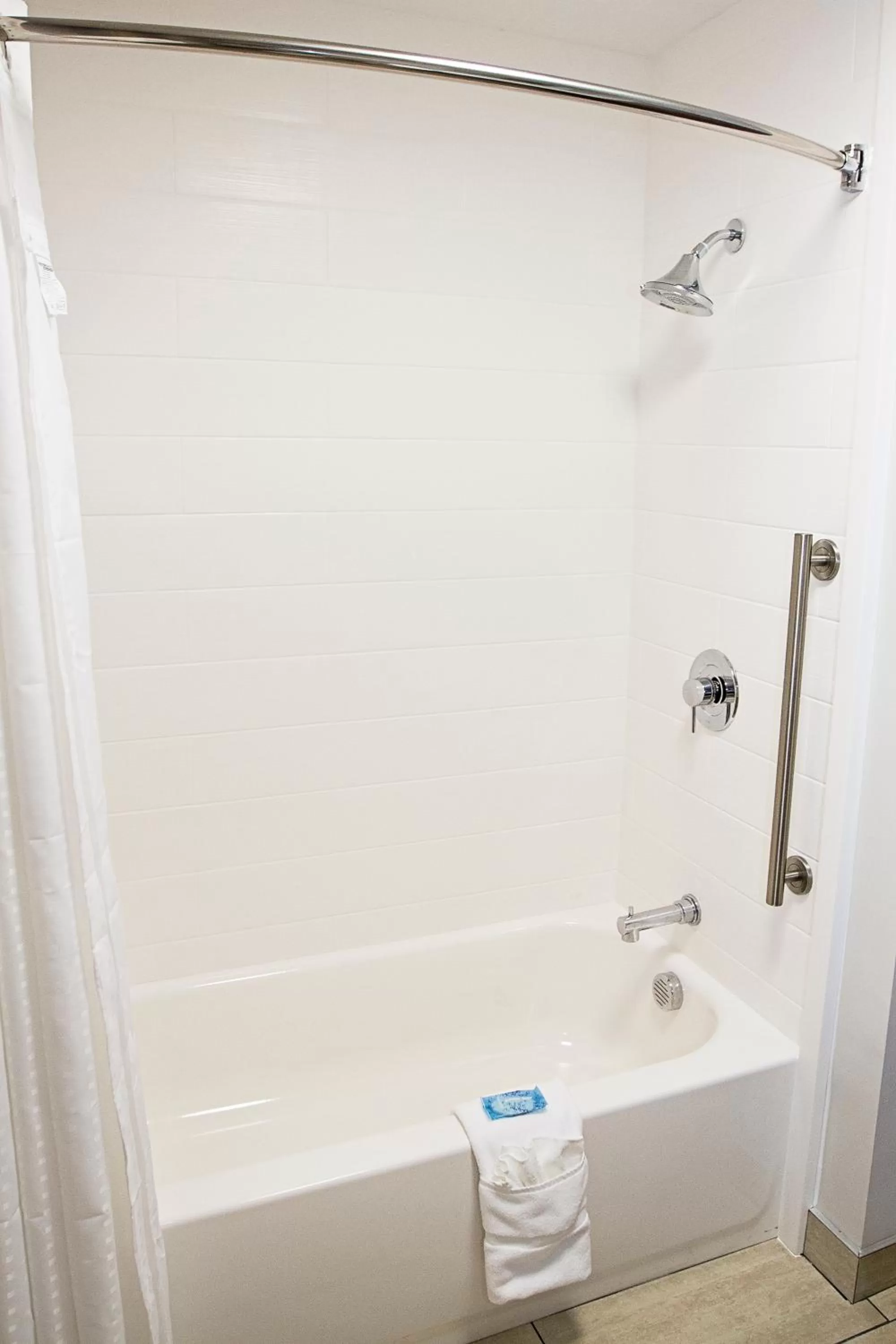 Holiday Inn Express & Suites Greenwood Mall by IHG