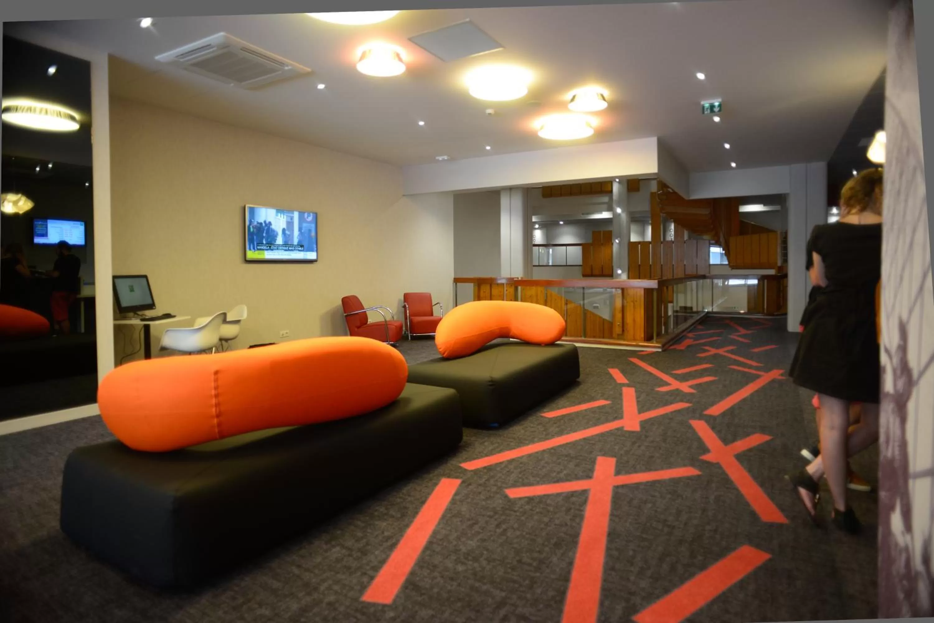 Lobby or reception in ibis Styles Poitiers Centre
