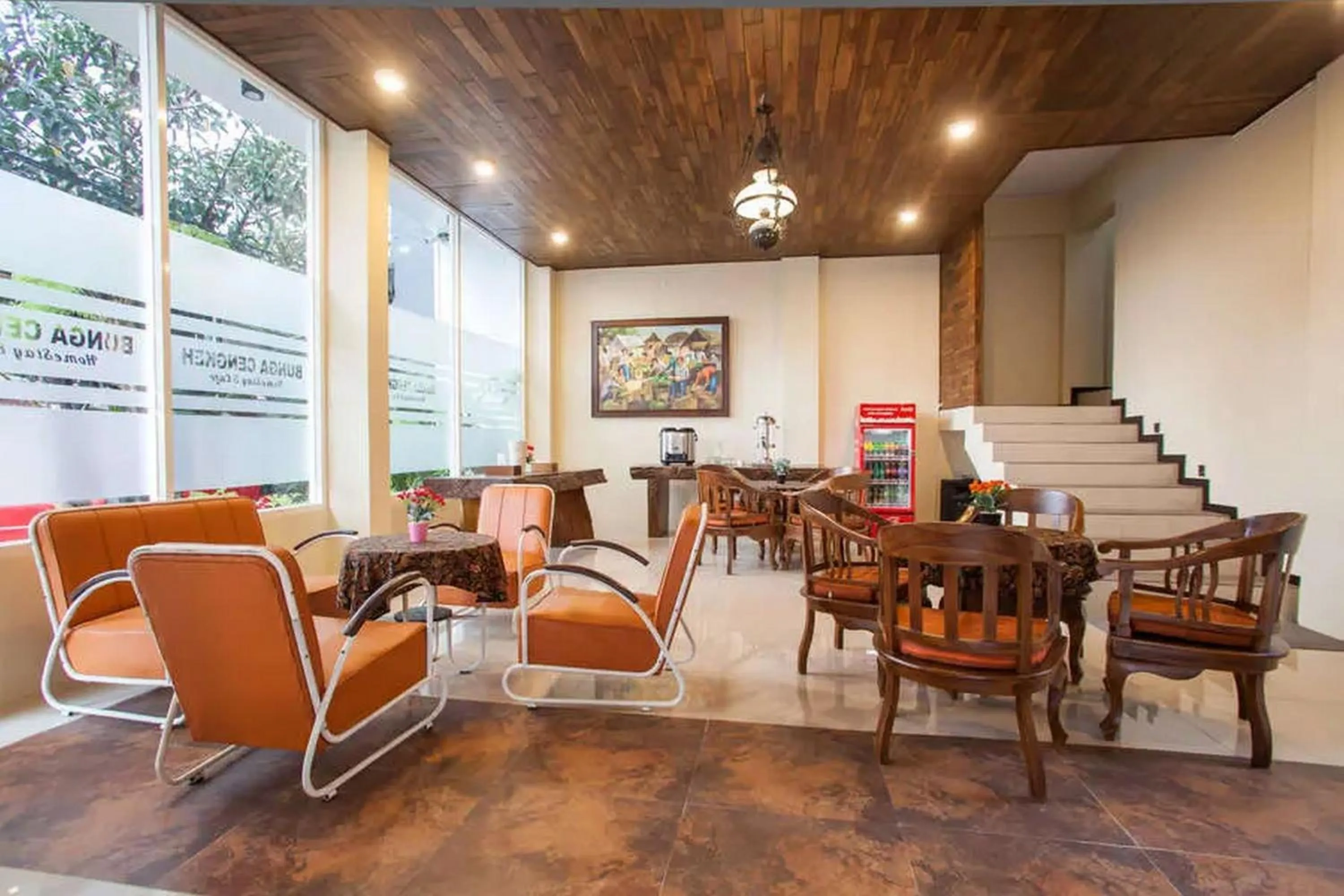 Seating area in RedDoorz Premium @ Jalan Cengkeh Malang