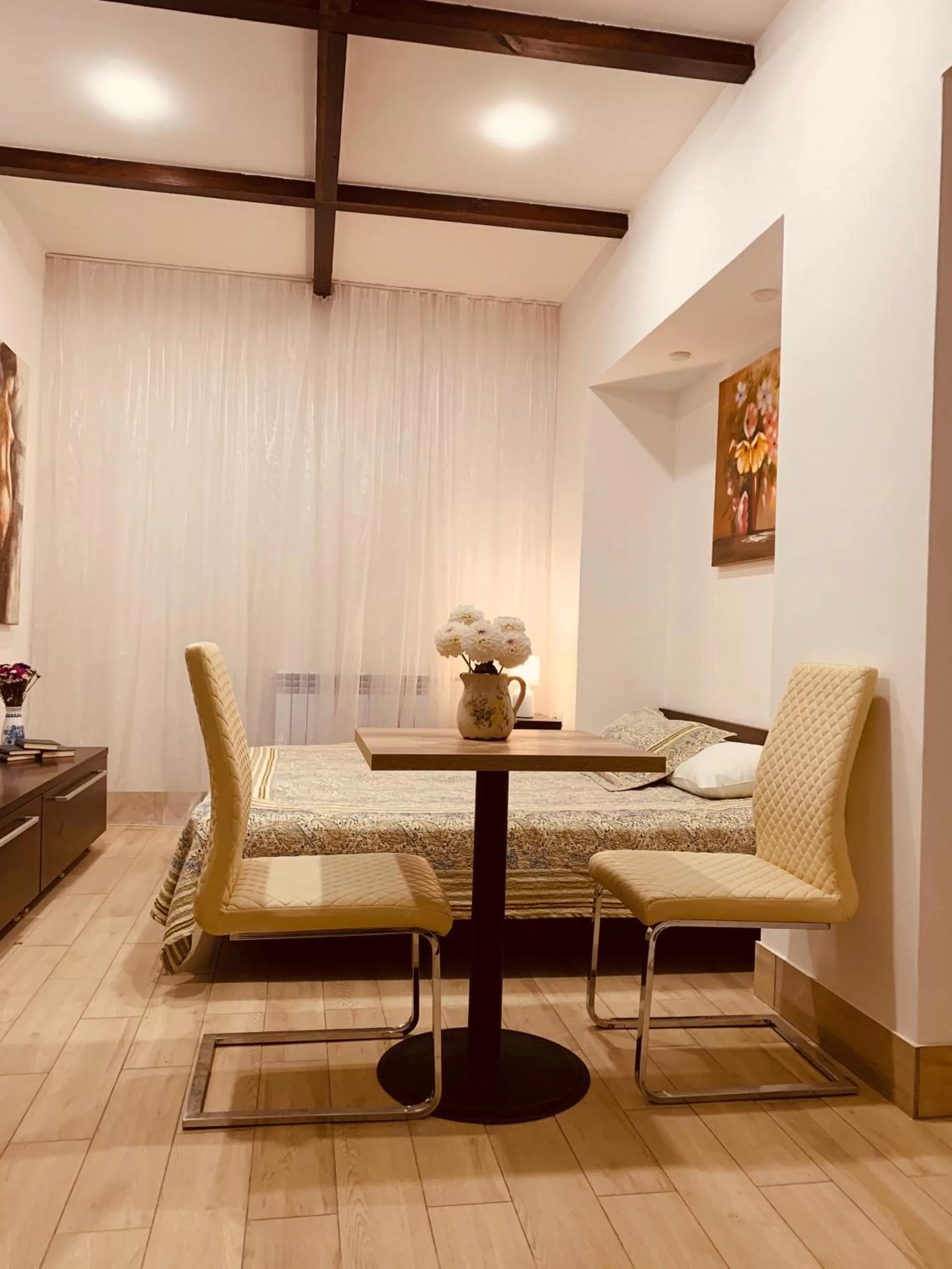 WINE & ROSE BOUTIQUE HOTEL