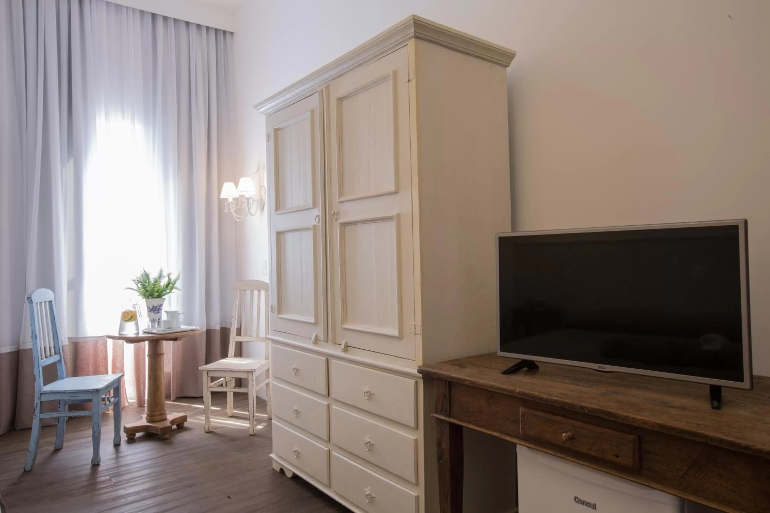 Photo of the whole room, TV/Entertainment Center in Pousada Armazém 26