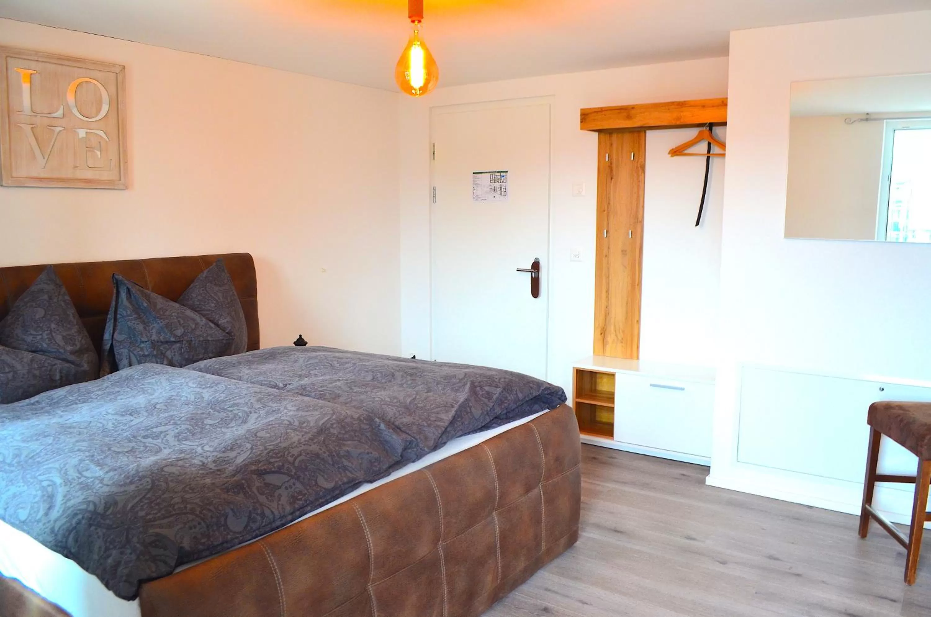 Photo of the whole room, Bed in Guesthouse Meitschi Thun - contactless self check-in